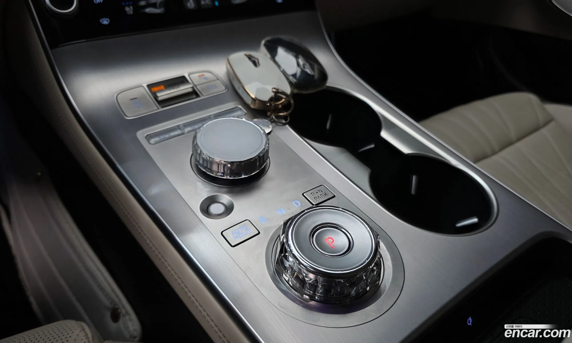 Genesis GV70 2025 KMTMA81BDSU245256 — 4