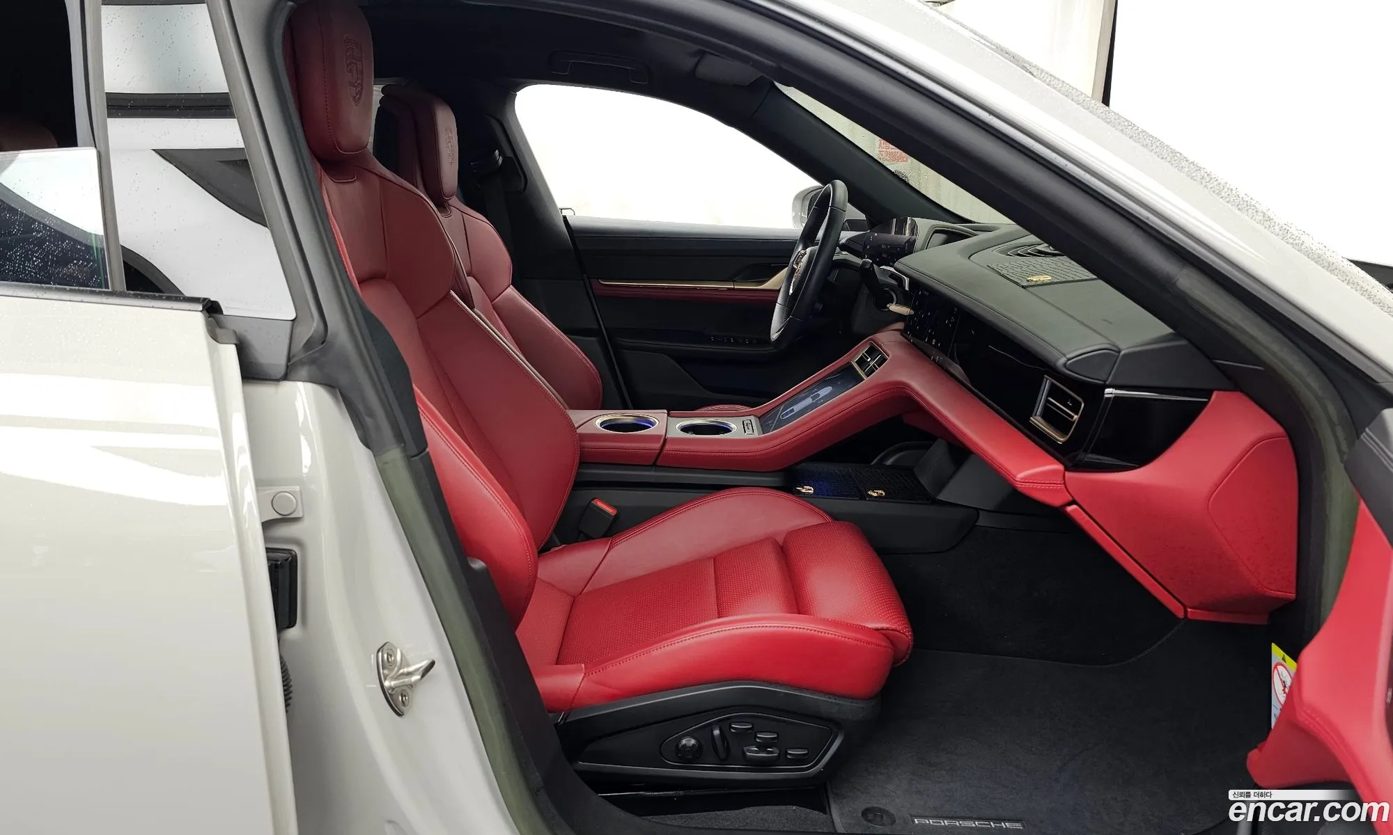 Porsche Taycan 2023 — 18