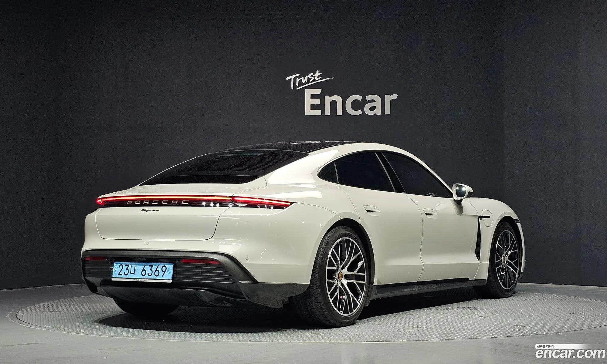 Porsche Taycan 2023 — 19