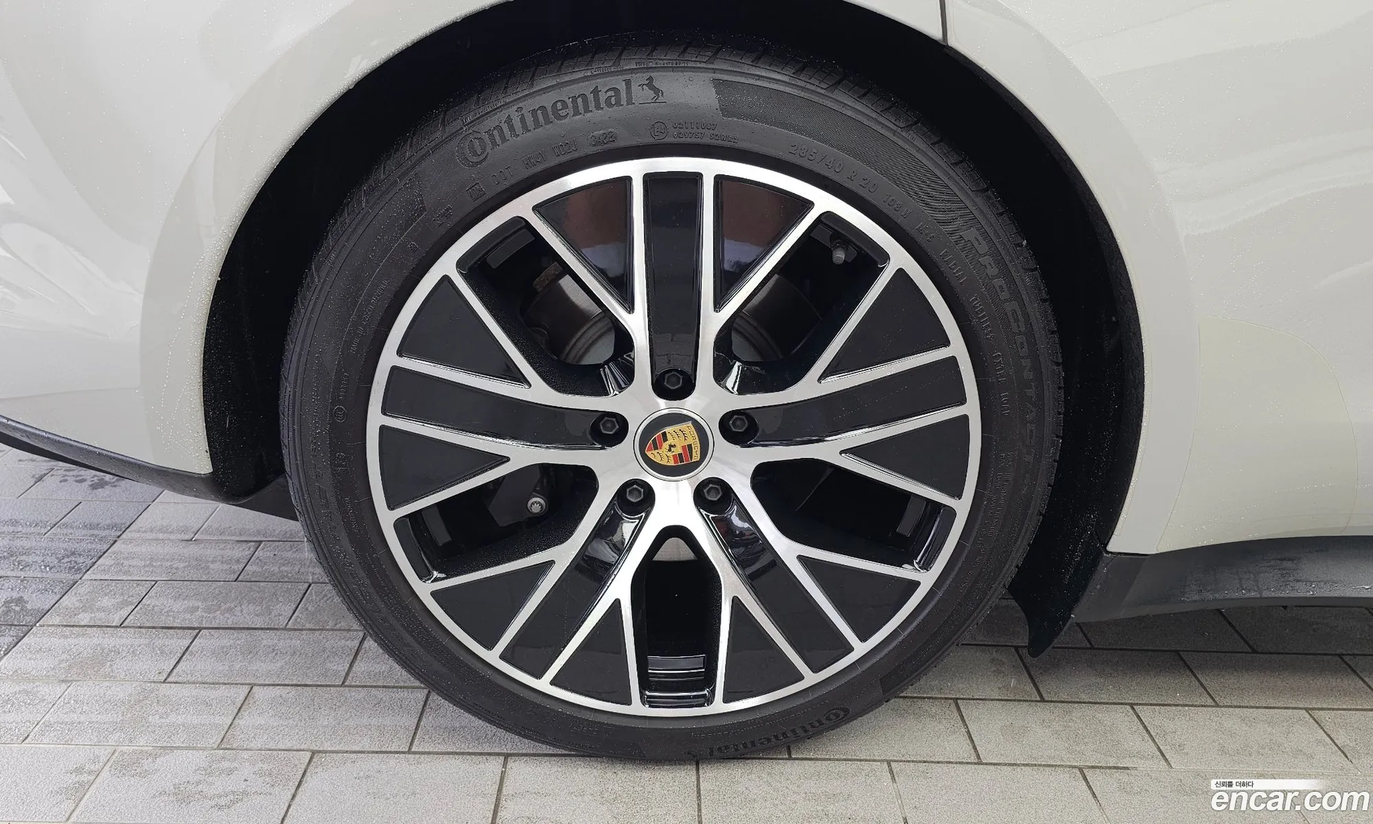 Porsche Taycan 2023 — 17