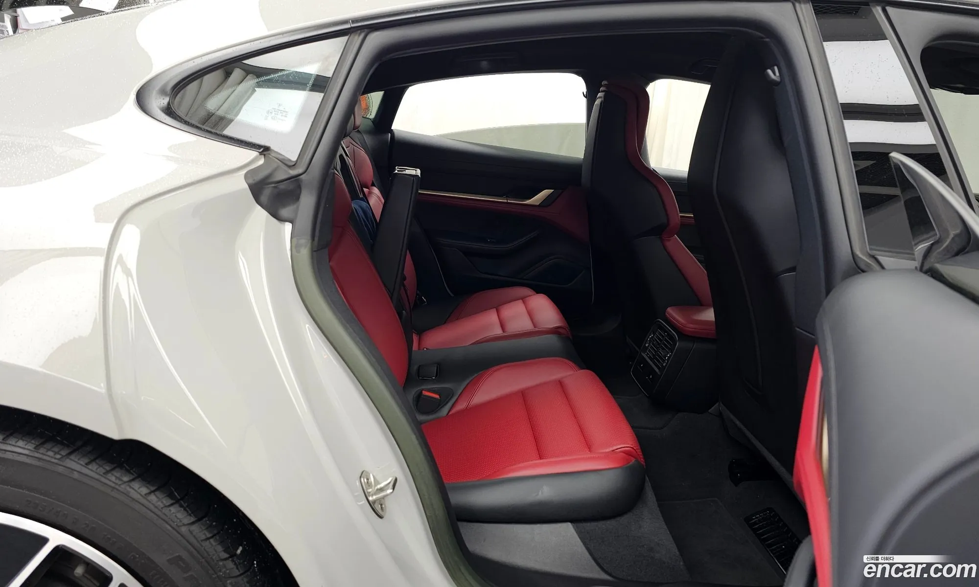 Porsche Taycan 2023 — 12