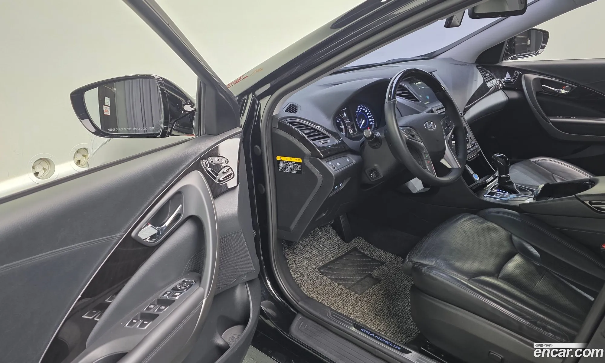 Hyundai Grandeur HG 2015 — 15