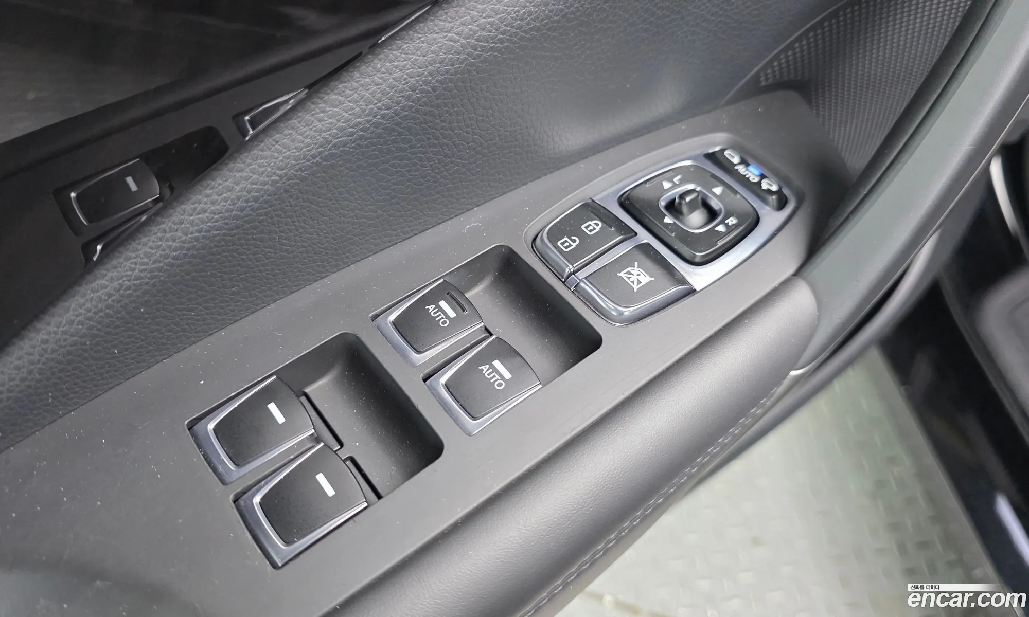 Hyundai Grandeur HG 2015 — 17