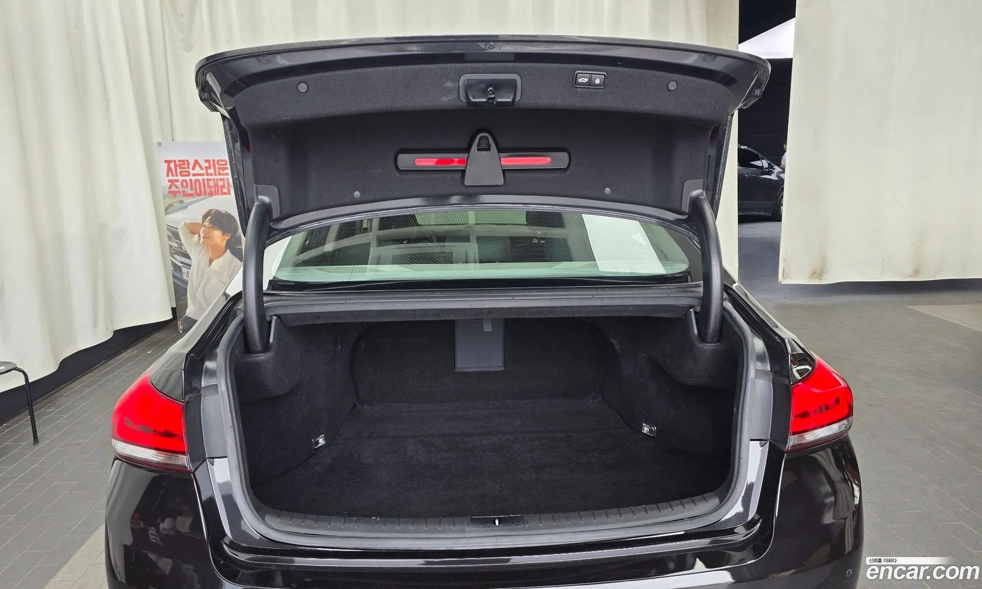 Genesis G80 2018 KMHGM41DDJU277792 — 3