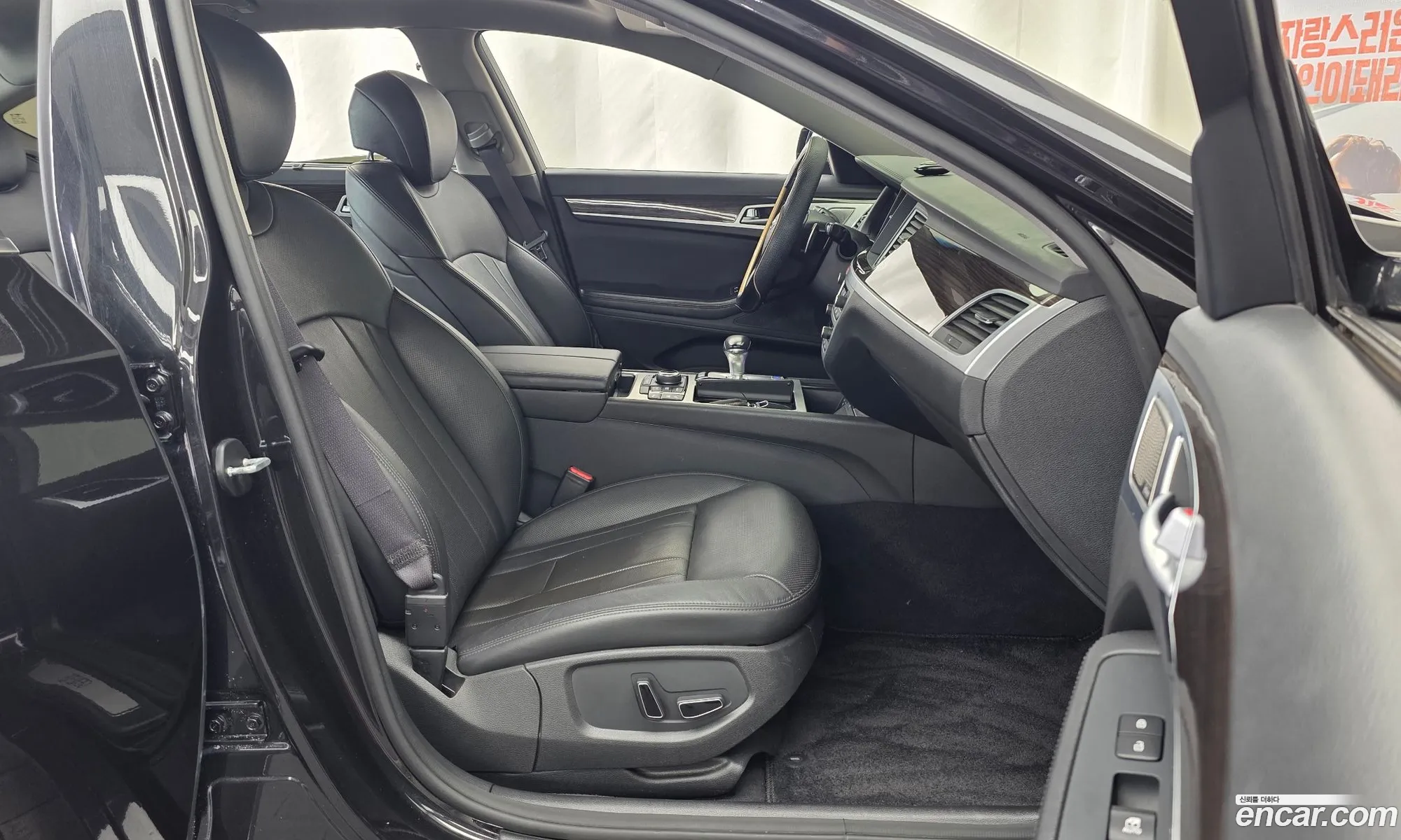 Genesis G80 2018 KMHGM41DDJU277792 — 10