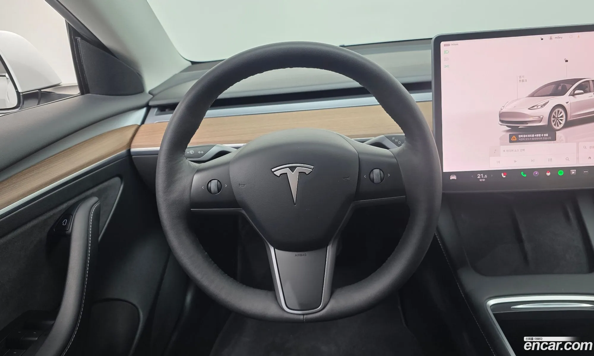 Tesla Model 3 2022 — 17