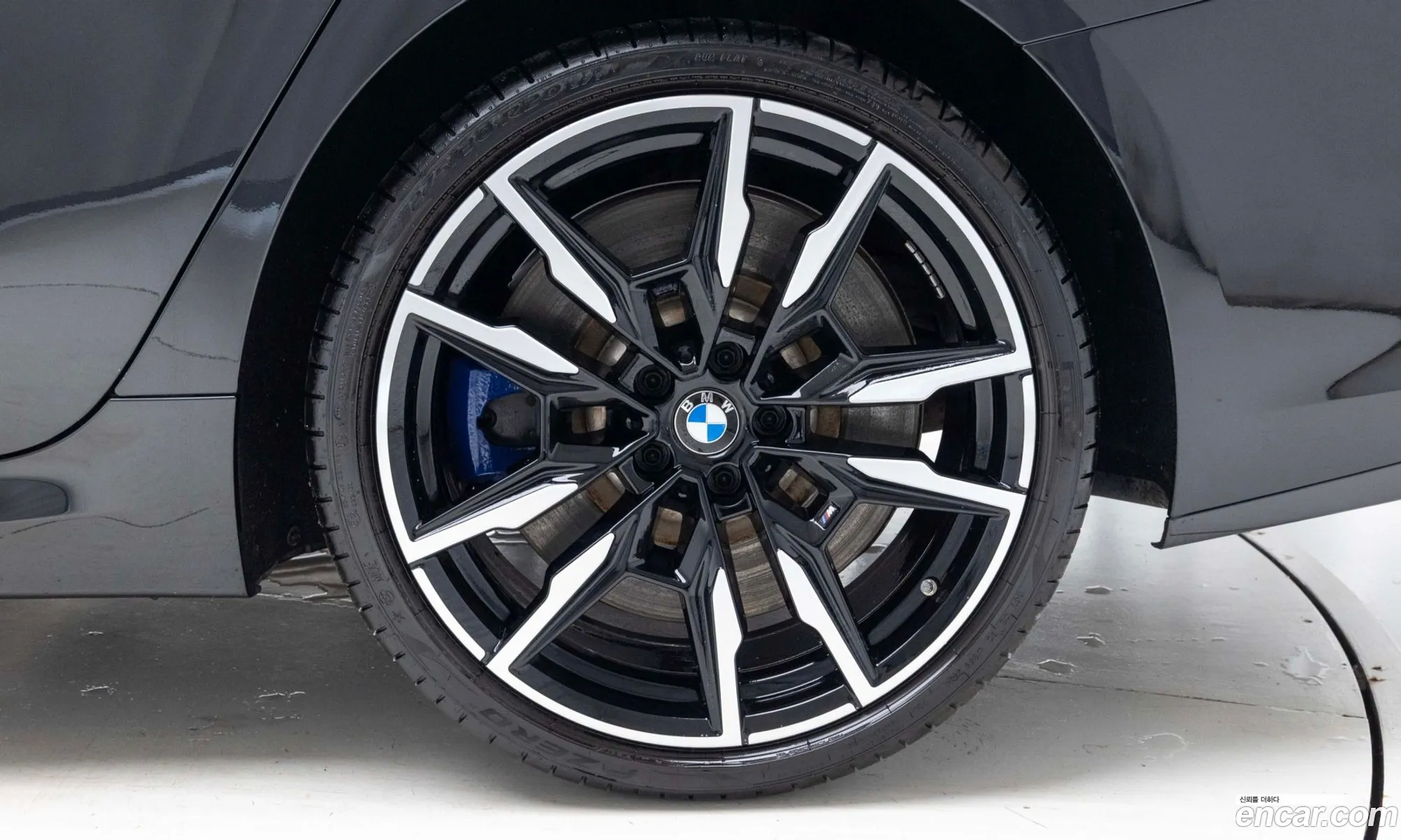 BMW 8 Series 2024 — 20