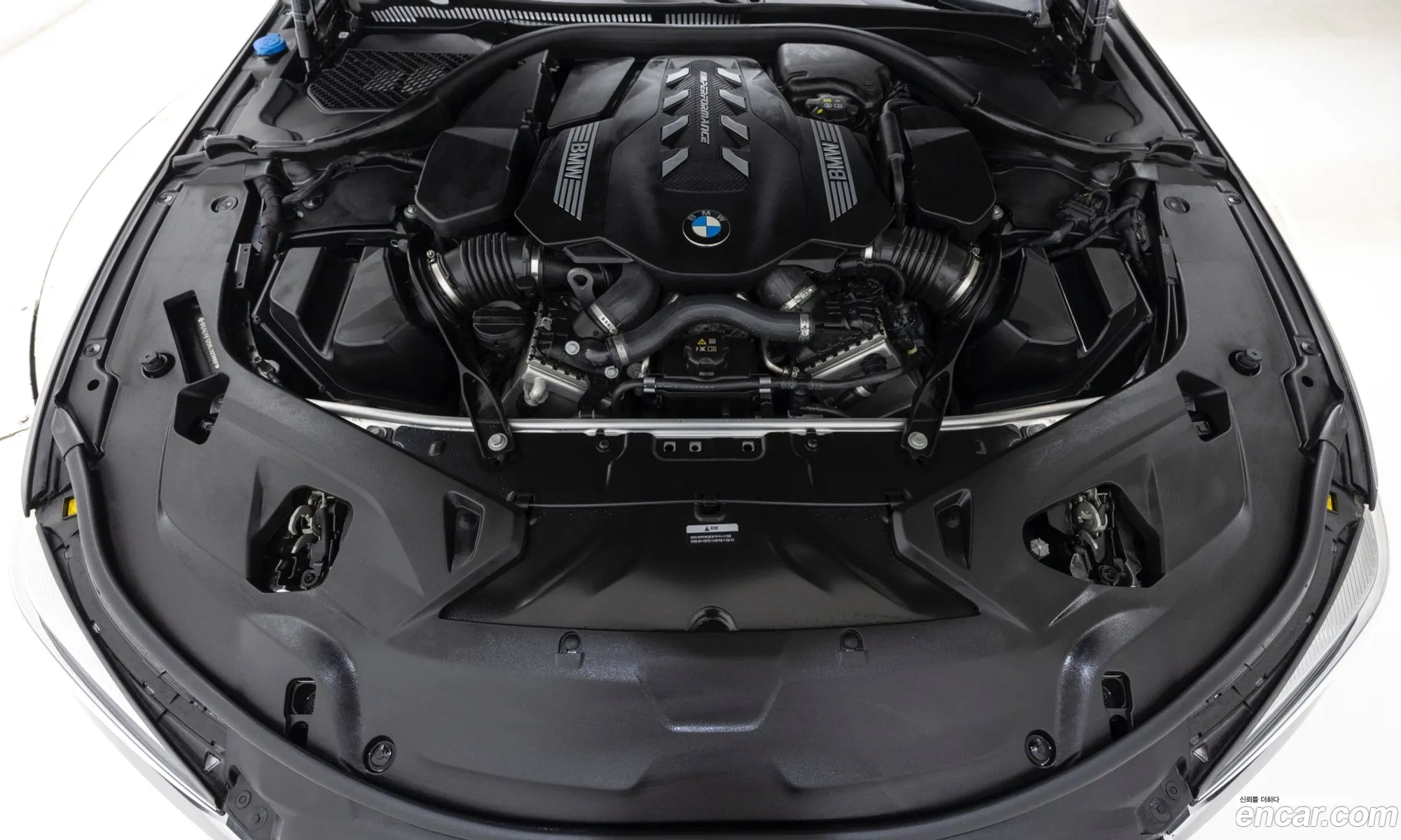 BMW 8 Series 2024 — 7