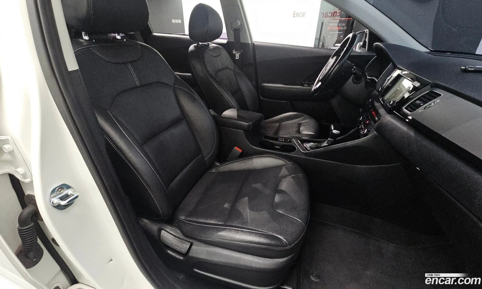 Kia Niro 2017 KNACB81CGHA057597 — 24