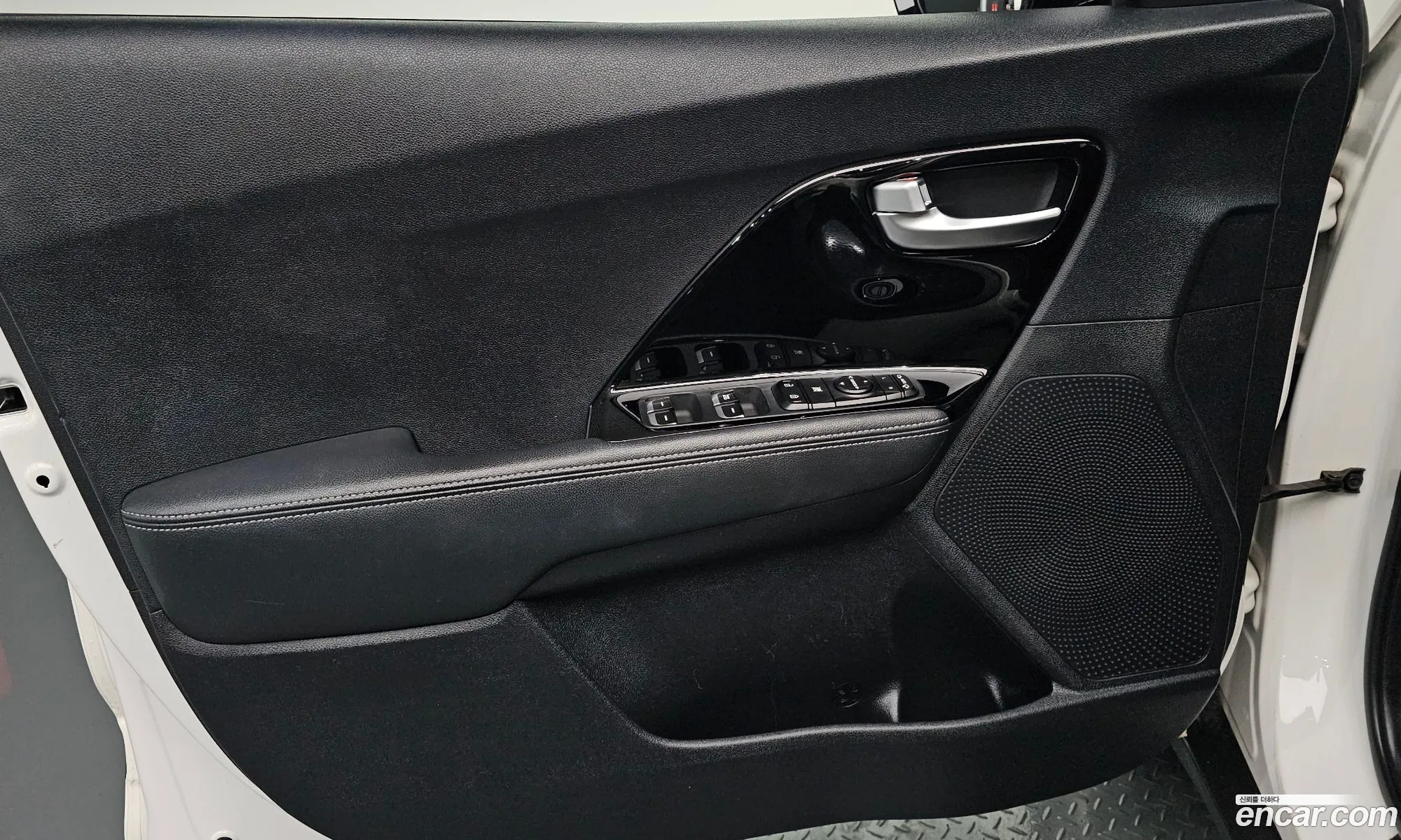 Kia Niro 2017 KNACB81CGHA057597 — 4