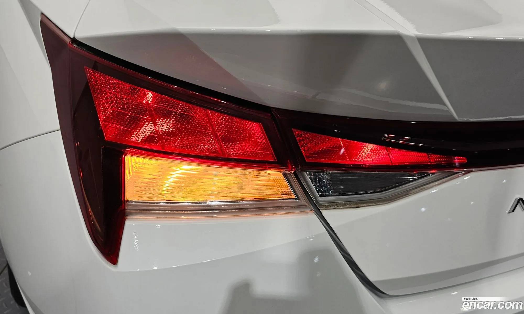 Hyundai Elantra Hybrid 2023 — 14