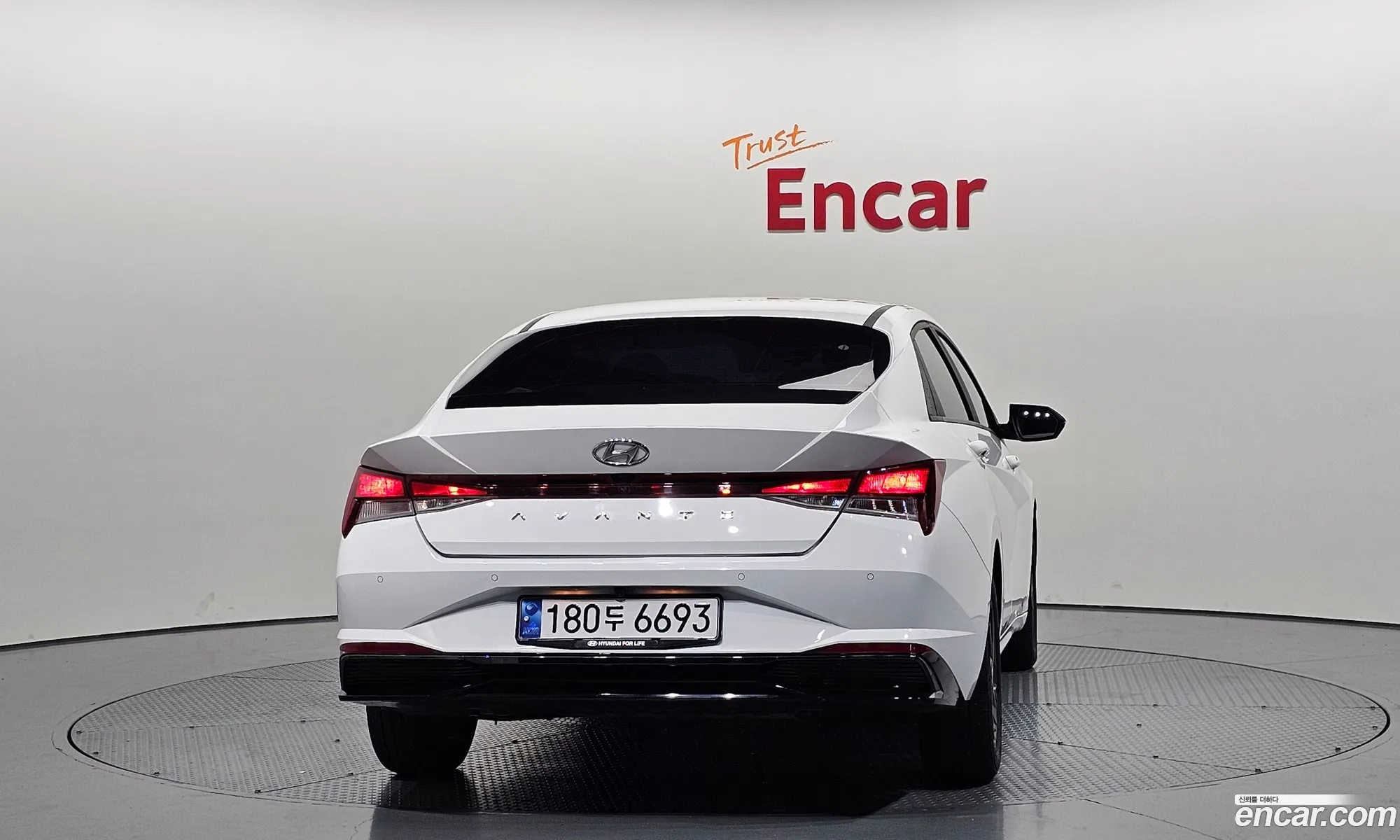 Hyundai Elantra Hybrid 2023 — 6