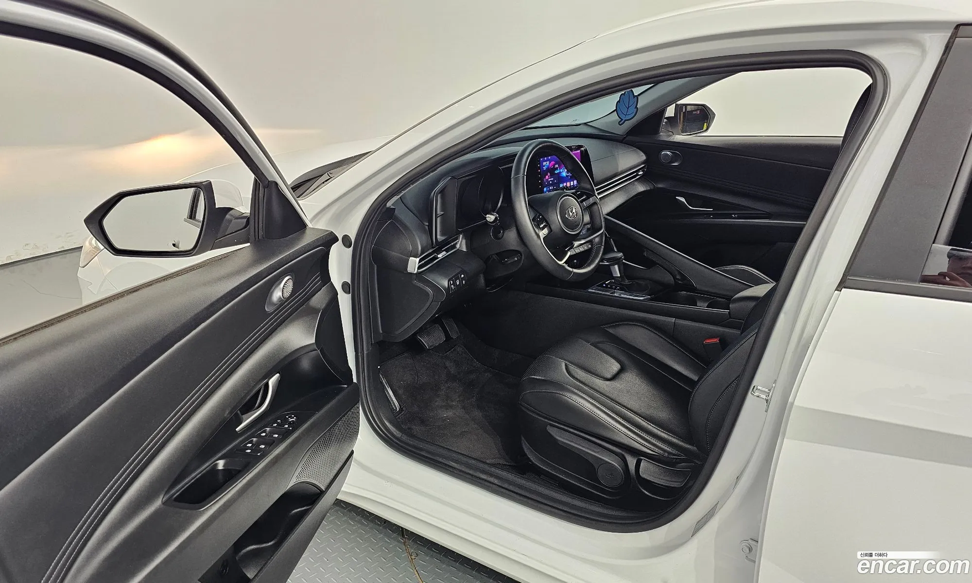 Hyundai Elantra Hybrid 2023 — 20