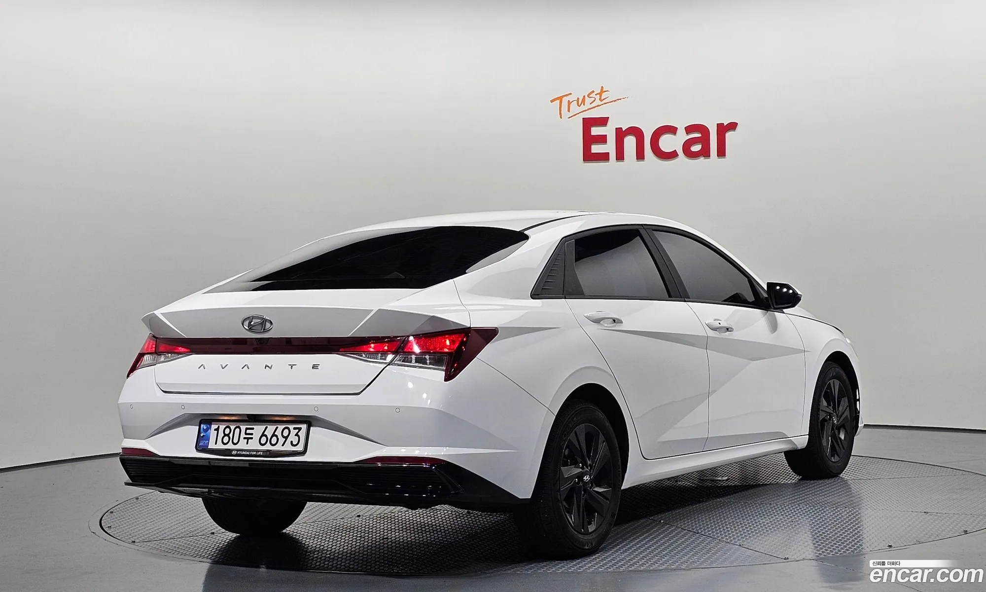 Hyundai Elantra Hybrid 2023 — 22