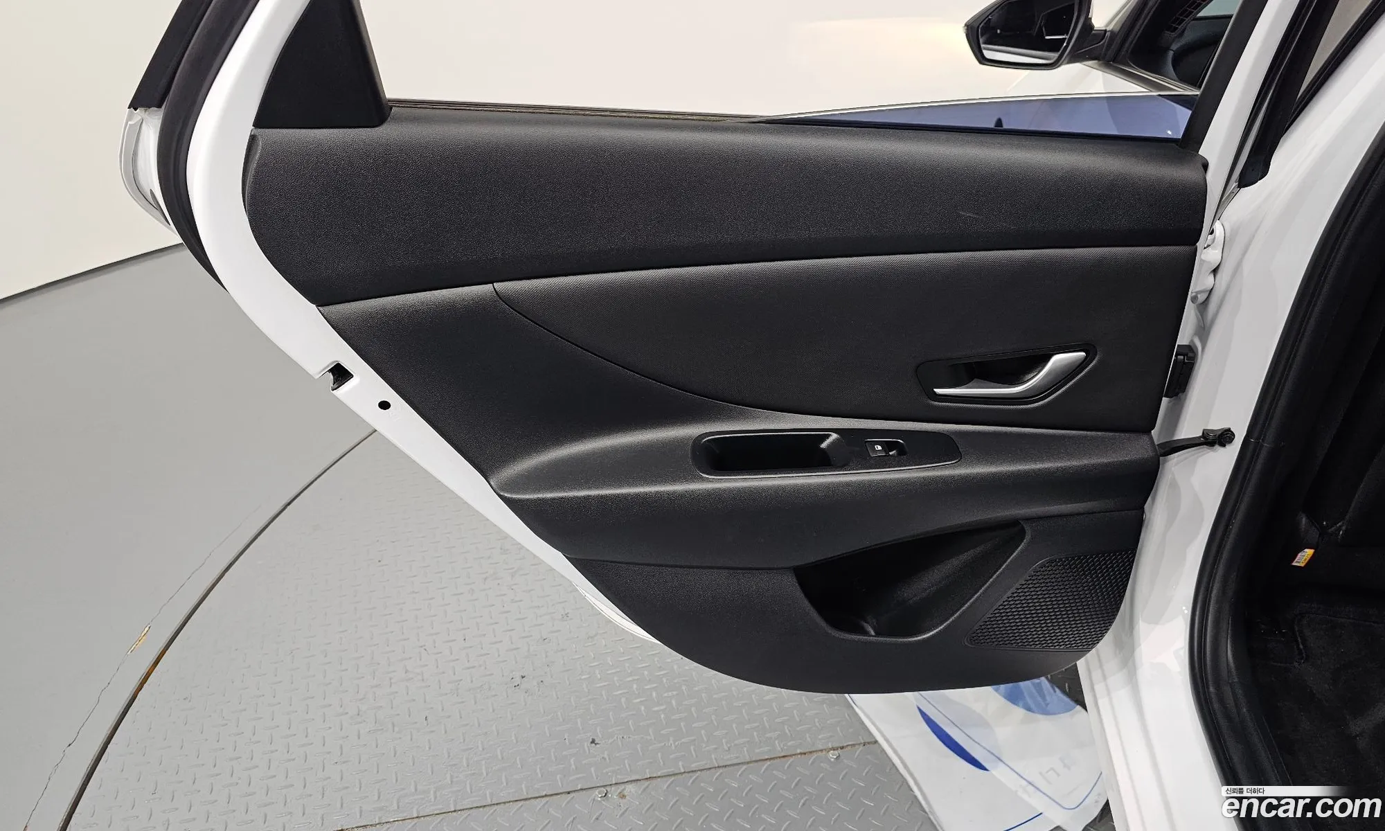 Hyundai Elantra Hybrid 2023 — 27