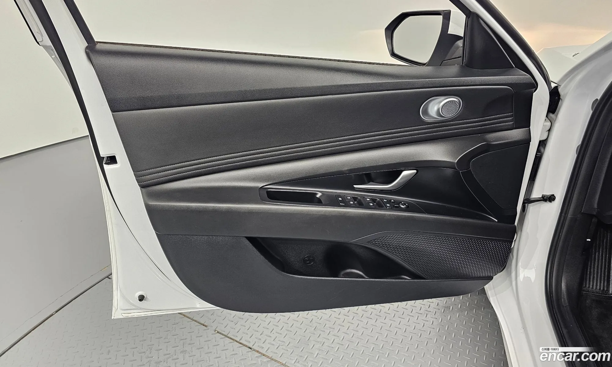 Hyundai Elantra Hybrid 2023 — 11