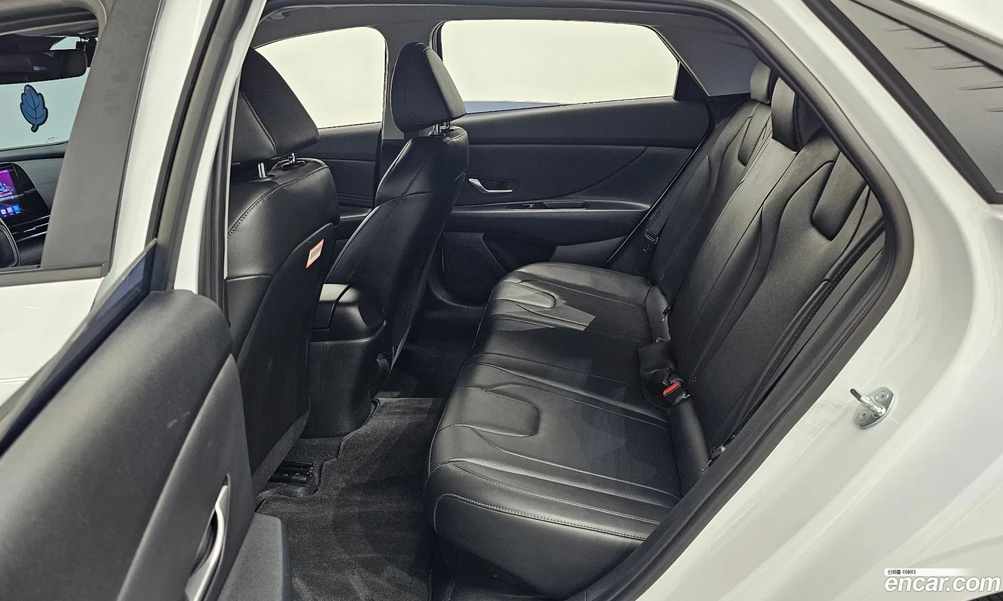 Hyundai Elantra Hybrid 2023 — 15