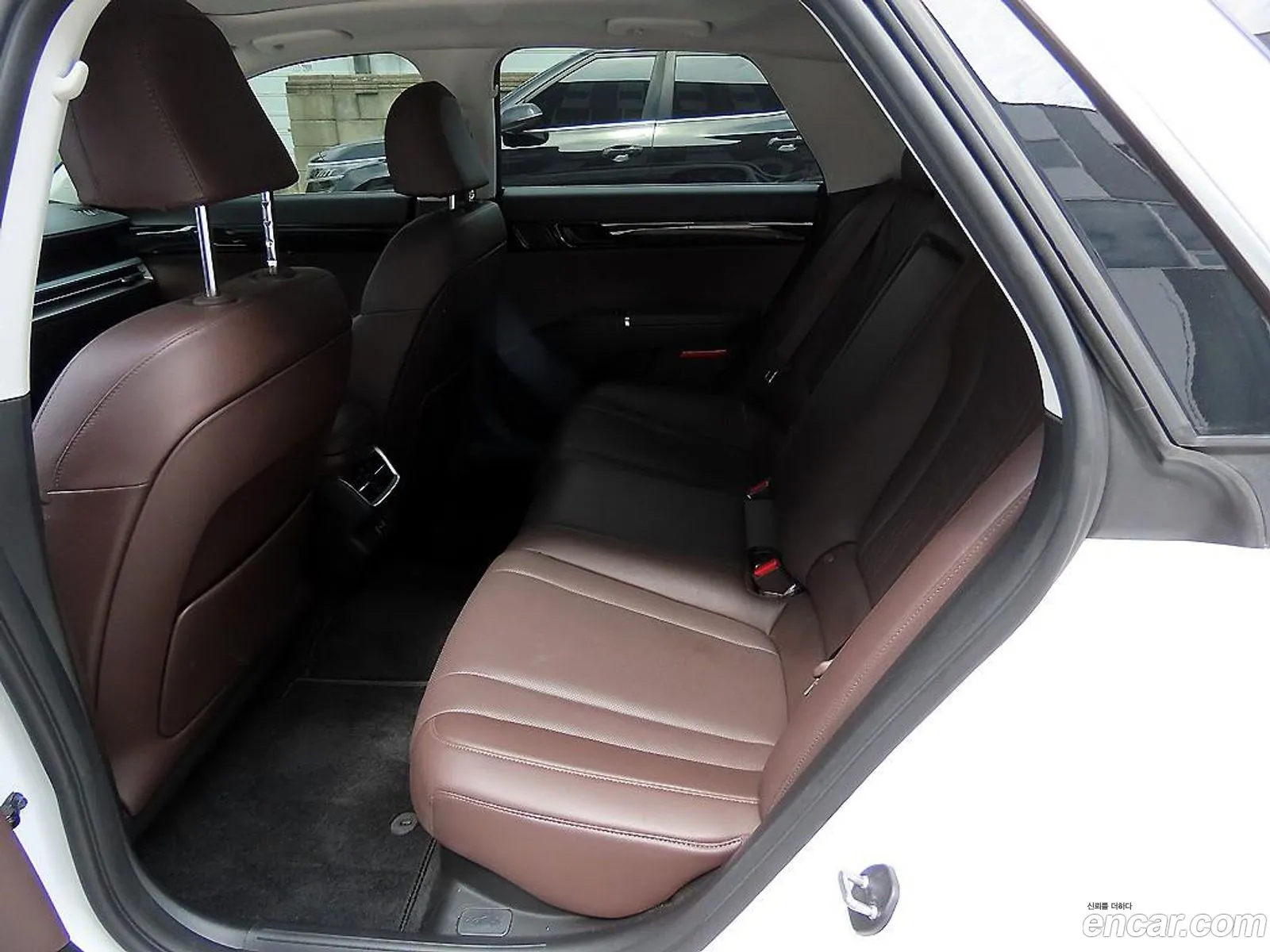 Hyundai Grandeur Hybrid 2023 — 17