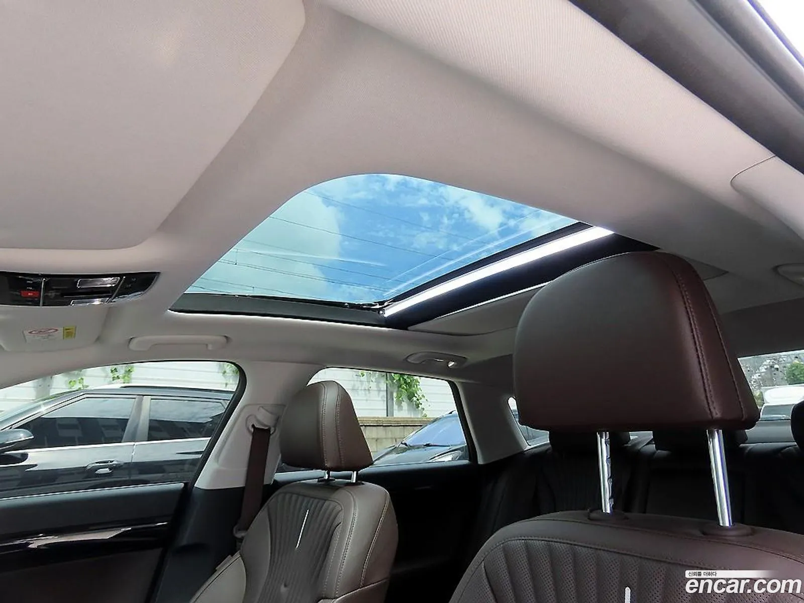 Hyundai Grandeur Hybrid 2023 — 13
