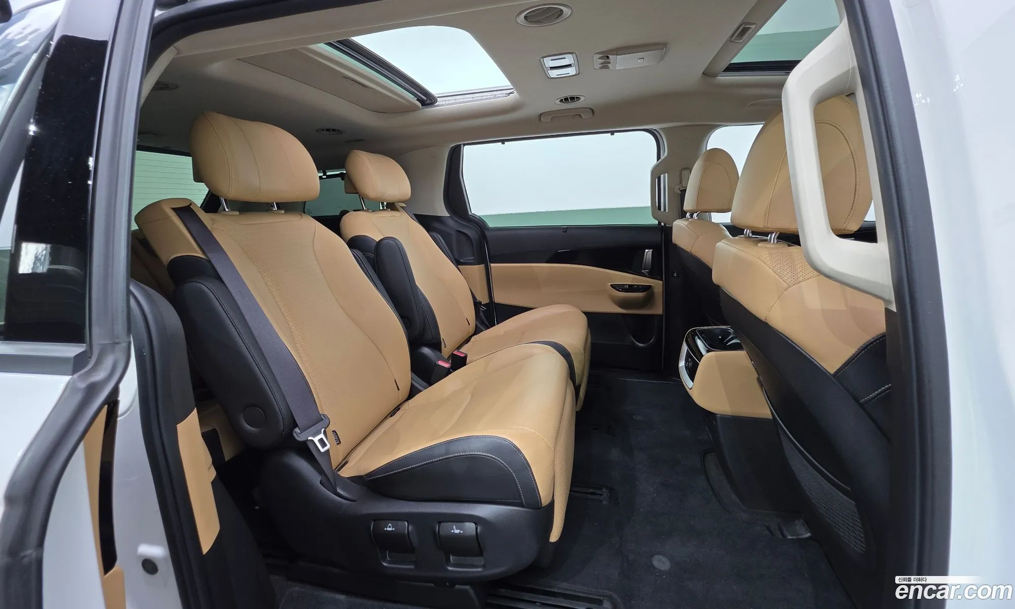Kia Carnival 2021 KNANC81BBMS127830 — 7