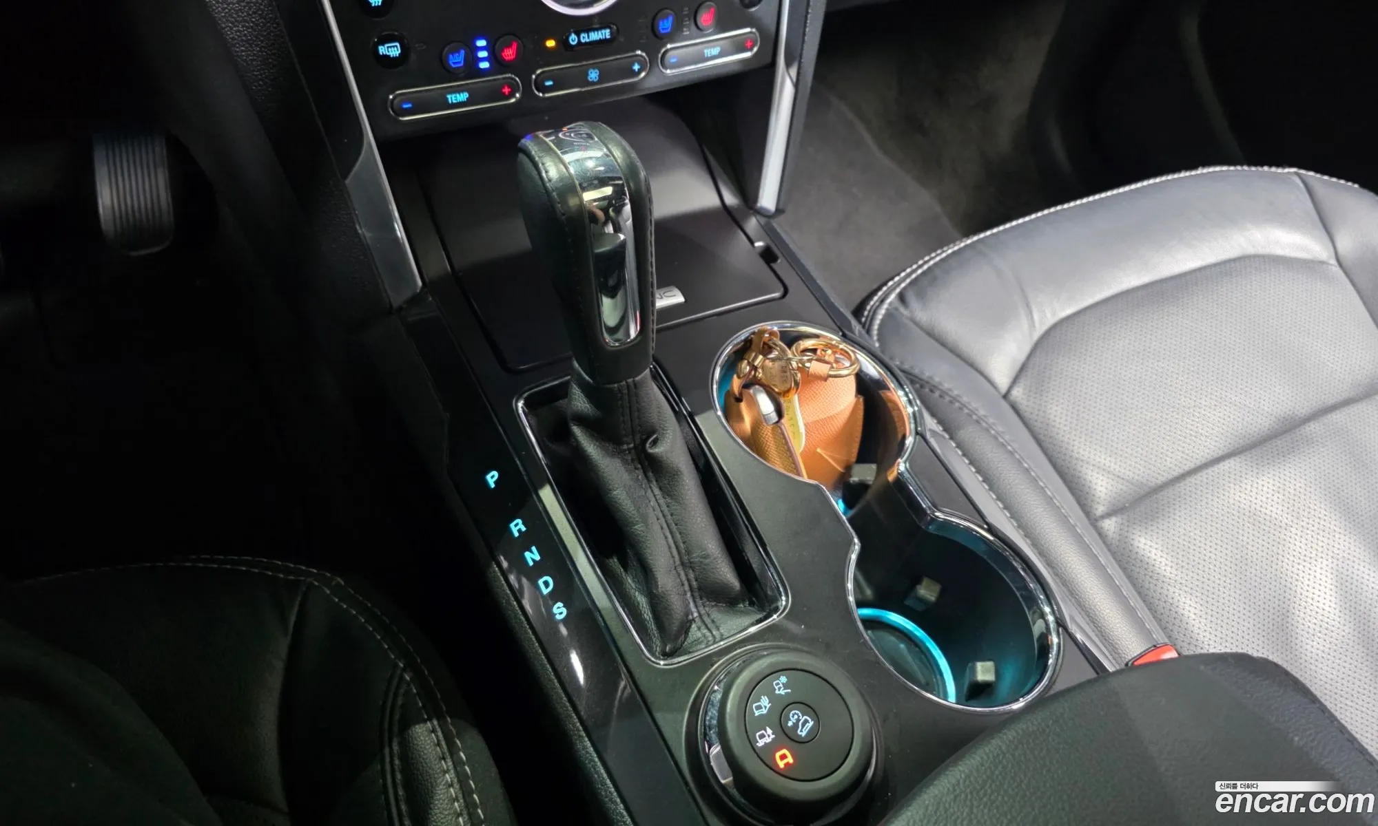 Ford Explorer 2017 1FM5K8F8XHGC71724 — 8
