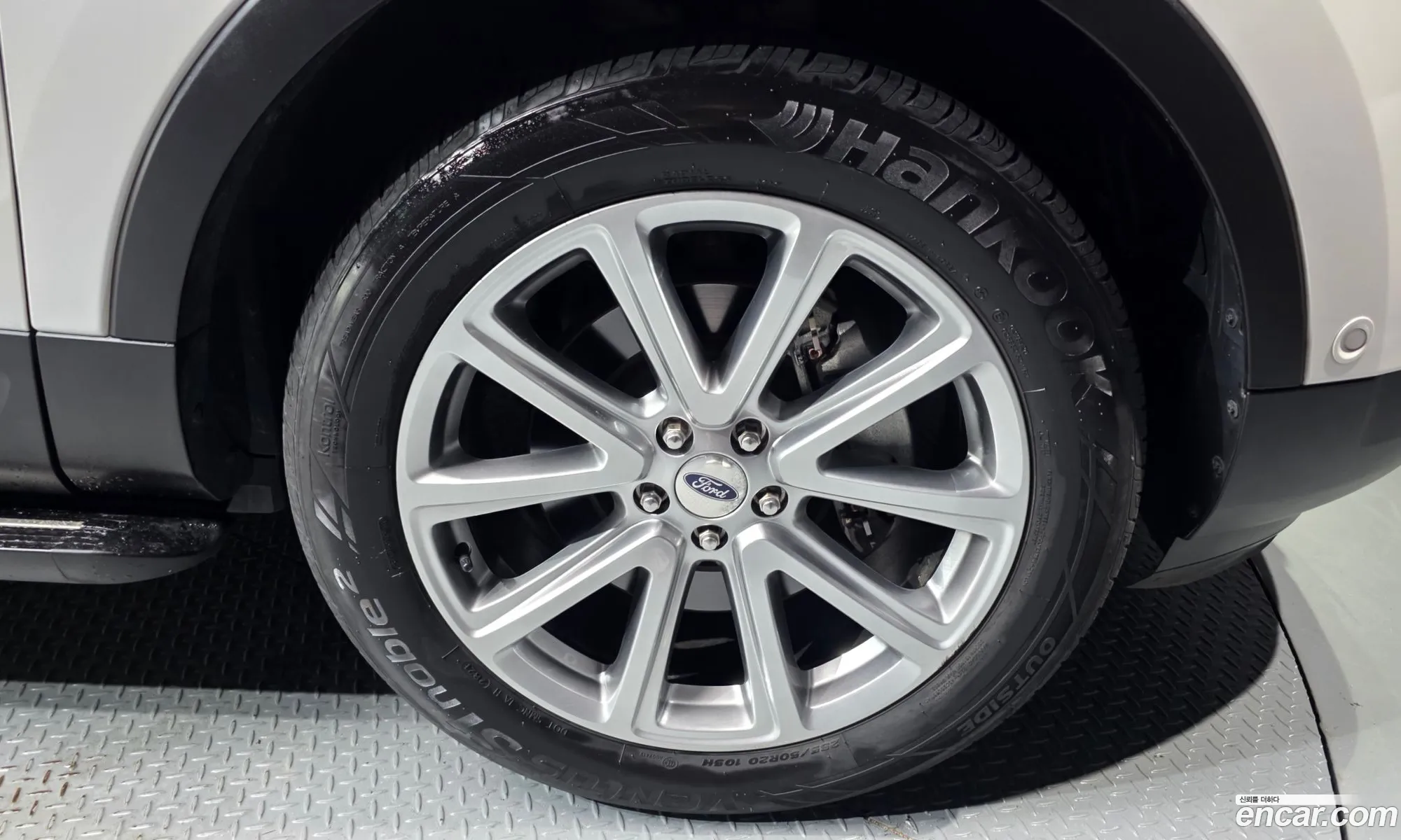 Ford Explorer 2017 1FM5K8F8XHGC71724 — 10