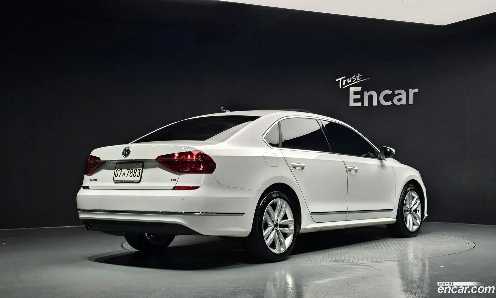 Volkswagen Passat 2018 — 19