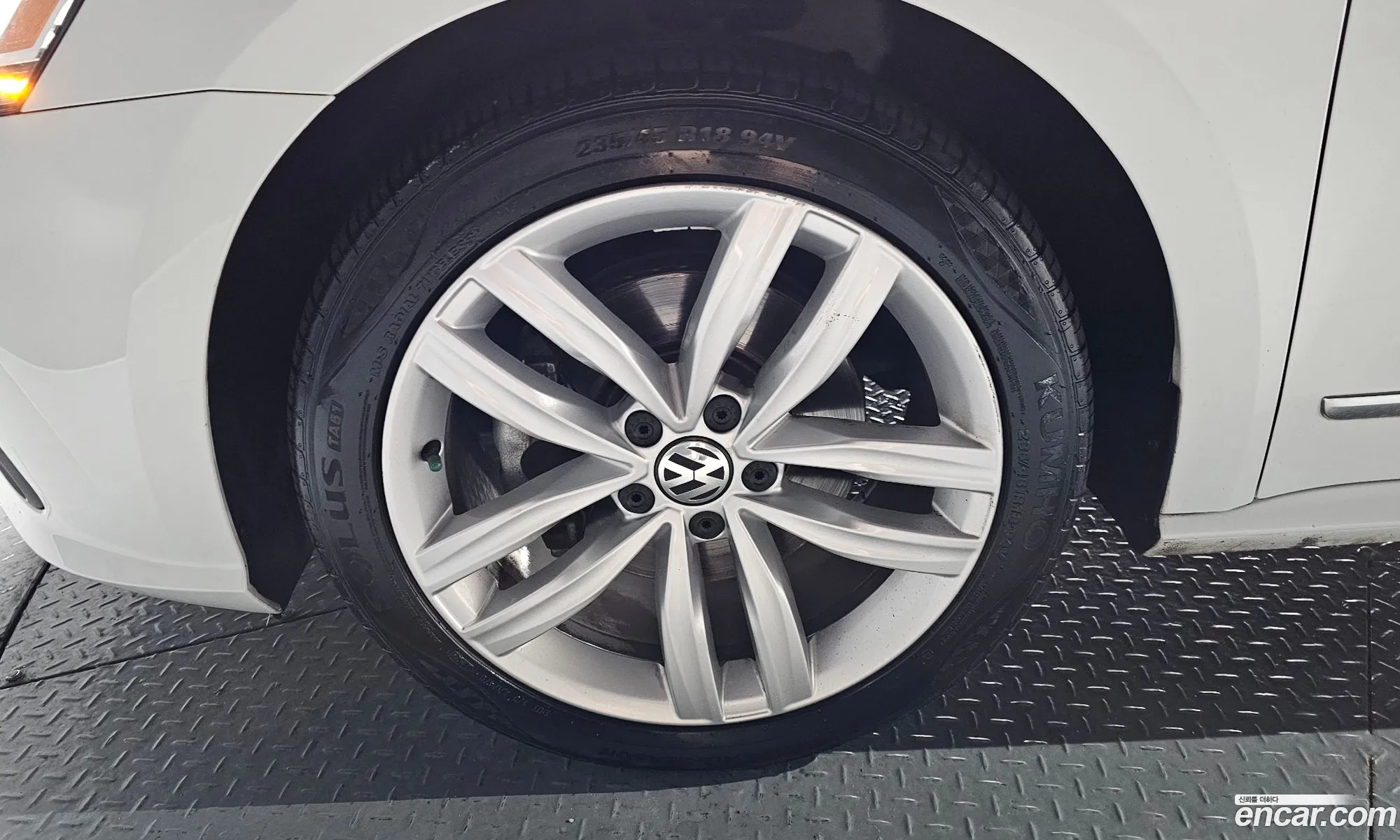 Volkswagen Passat 2018 — 17