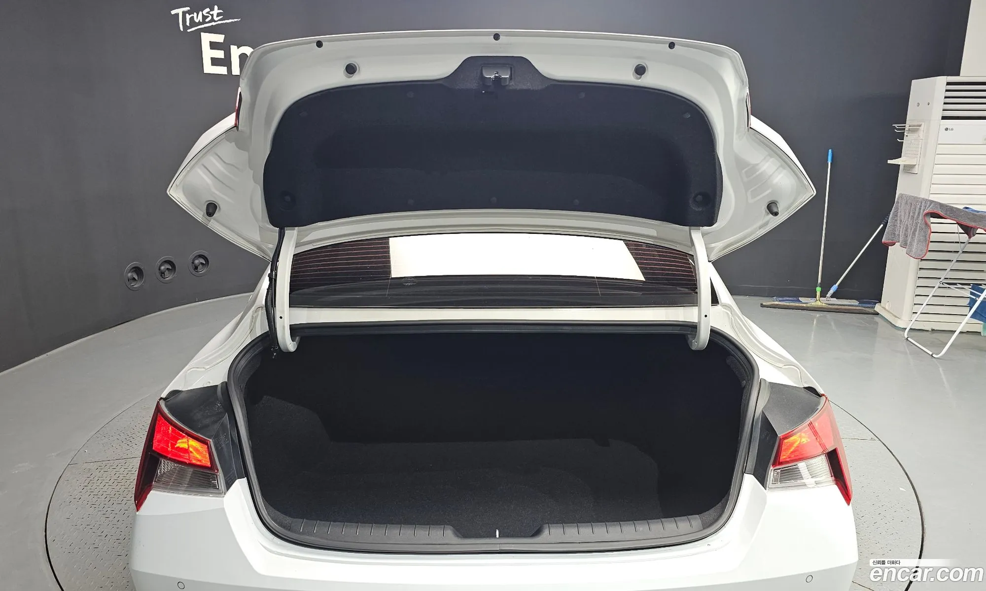 Hyundai Elantra 2021 — 13