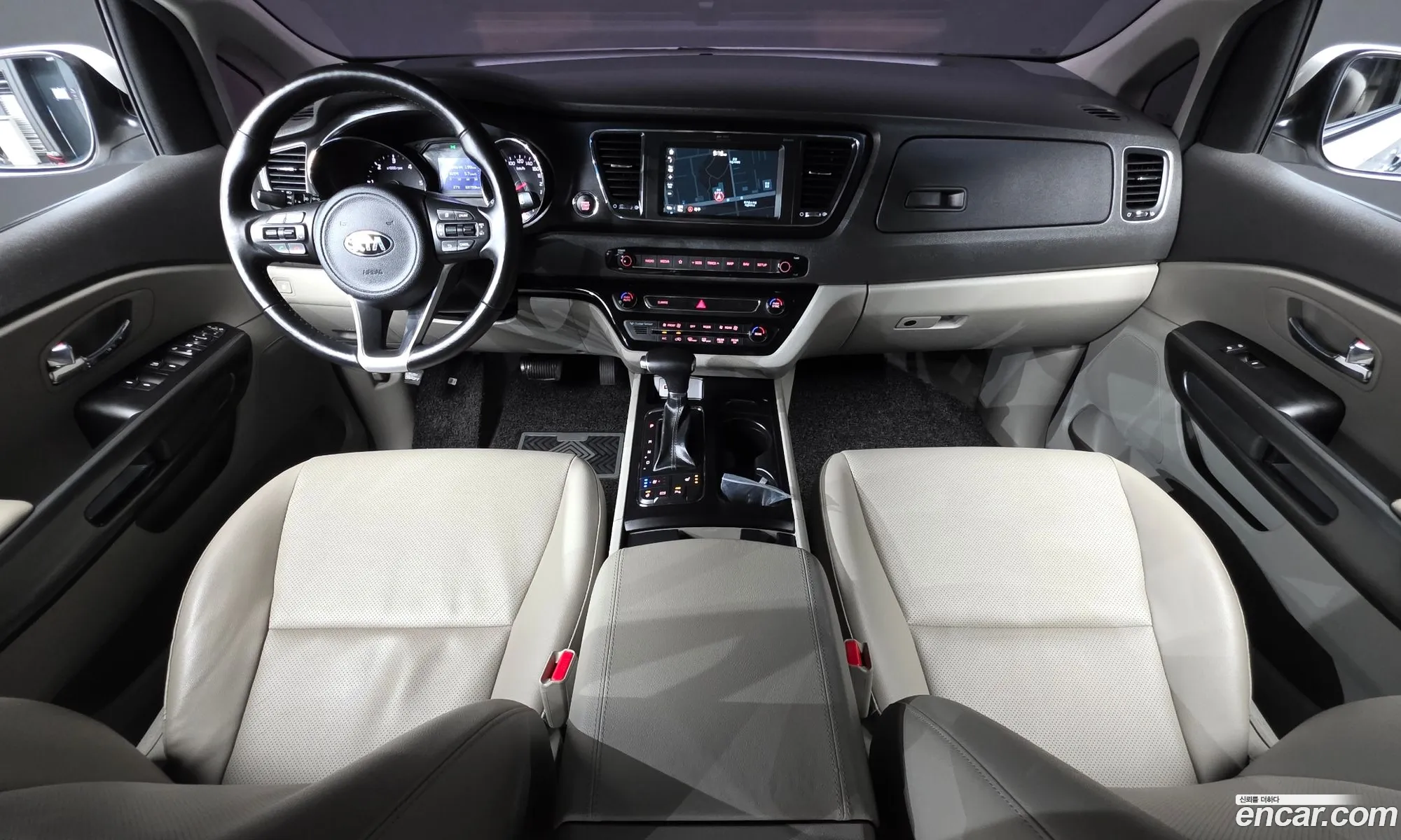 Kia Carnival 2018 KNAMB81ABJS428494 — 18
