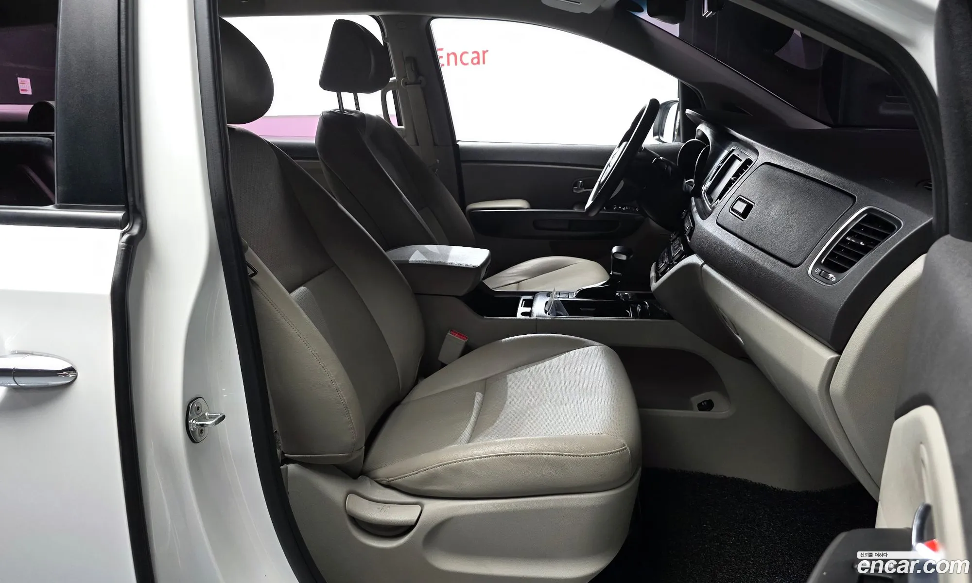 Kia Carnival 2018 KNAMB81ABJS428494 — 34