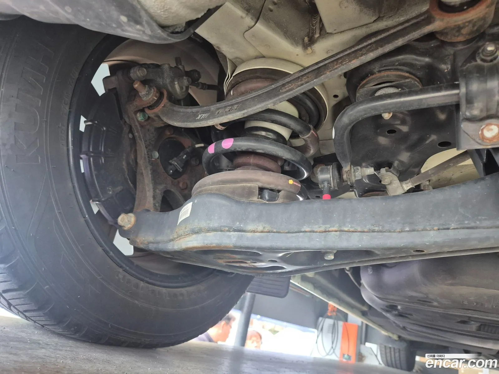 Kia Carnival 2018 KNAMB81ABJS428494 — 9