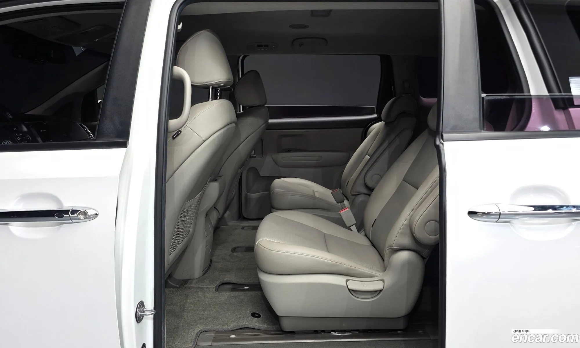 Kia Carnival 2018 KNAMB81ABJS428494 — 26