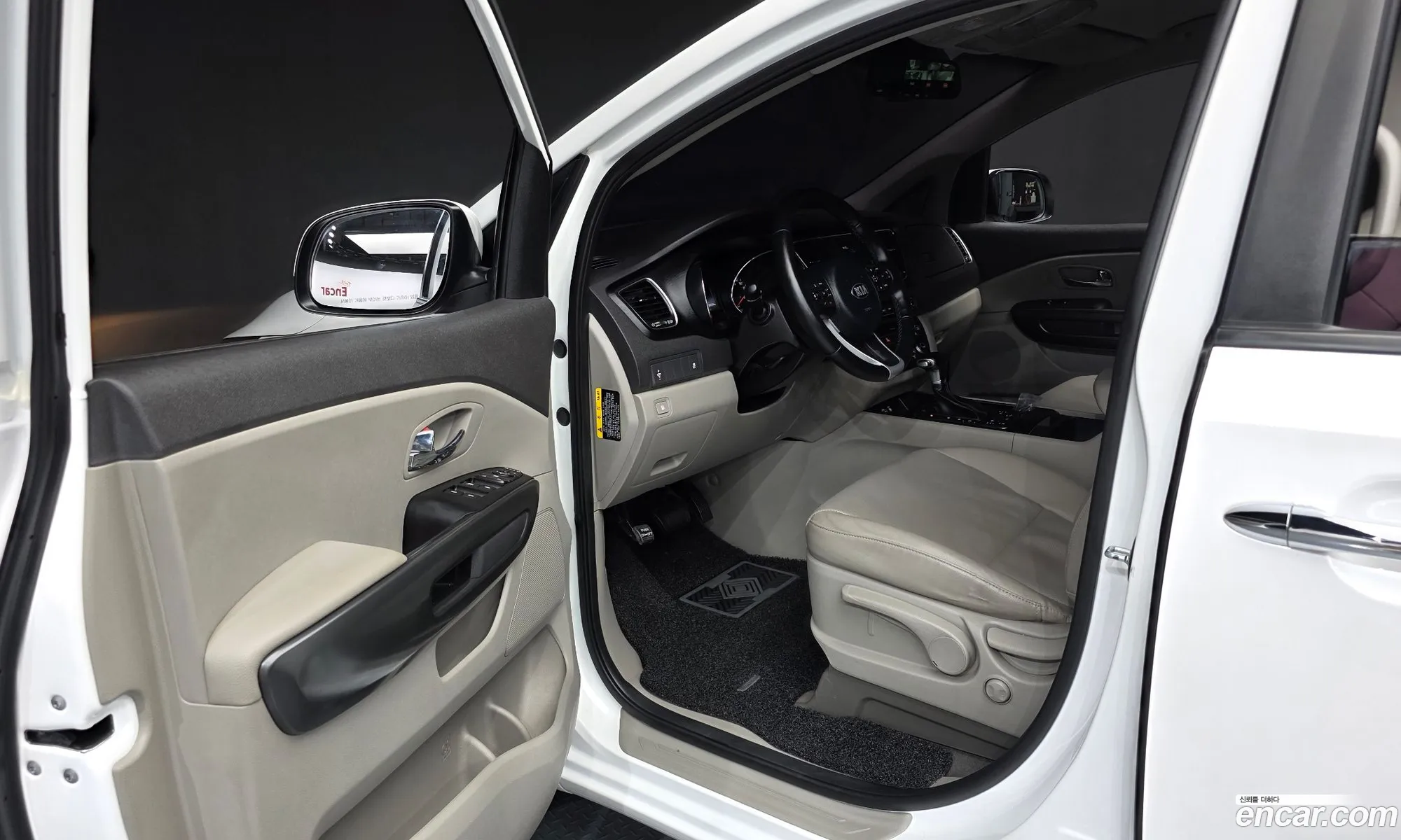 Kia Carnival 2018 KNAMB81ABJS428494 — 29