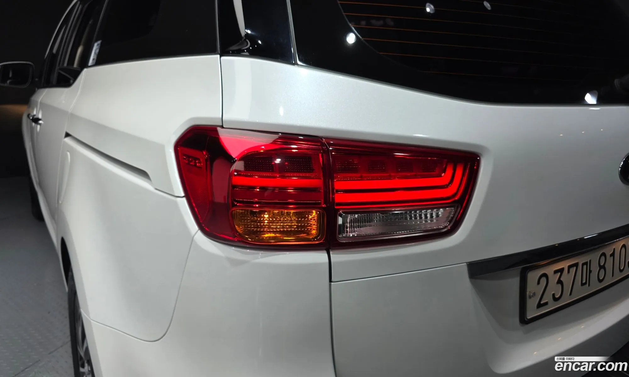Kia Carnival 2018 KNAMB81ABJS428494 — 15