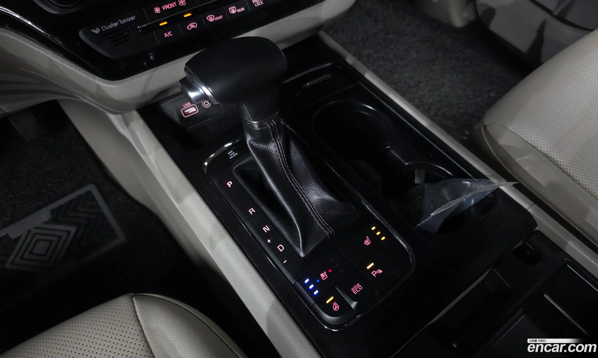 Kia Carnival 2018 KNAMB81ABJS428494 — 17