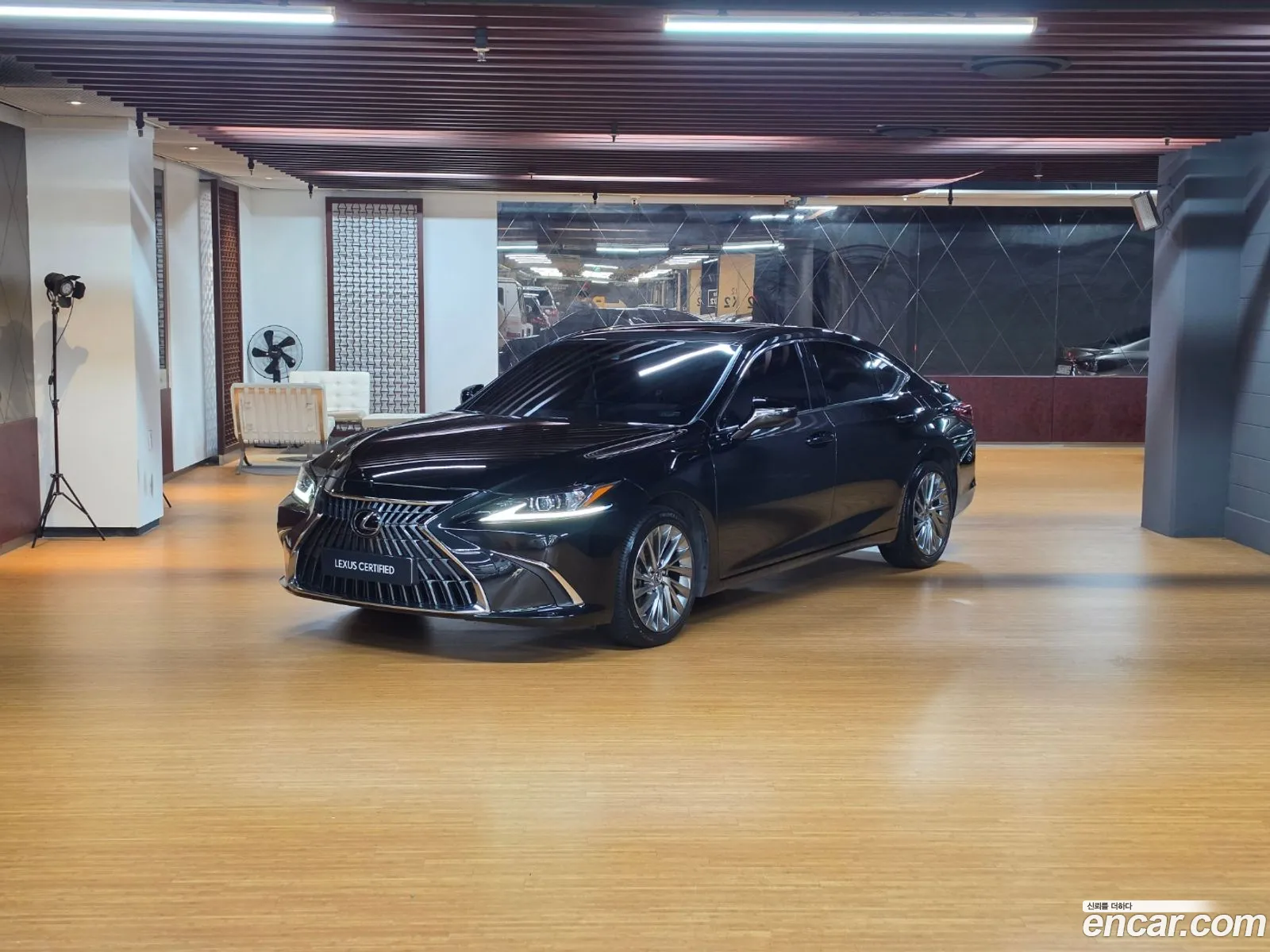 Lexus ES300h 7th Gen 2023 — 18