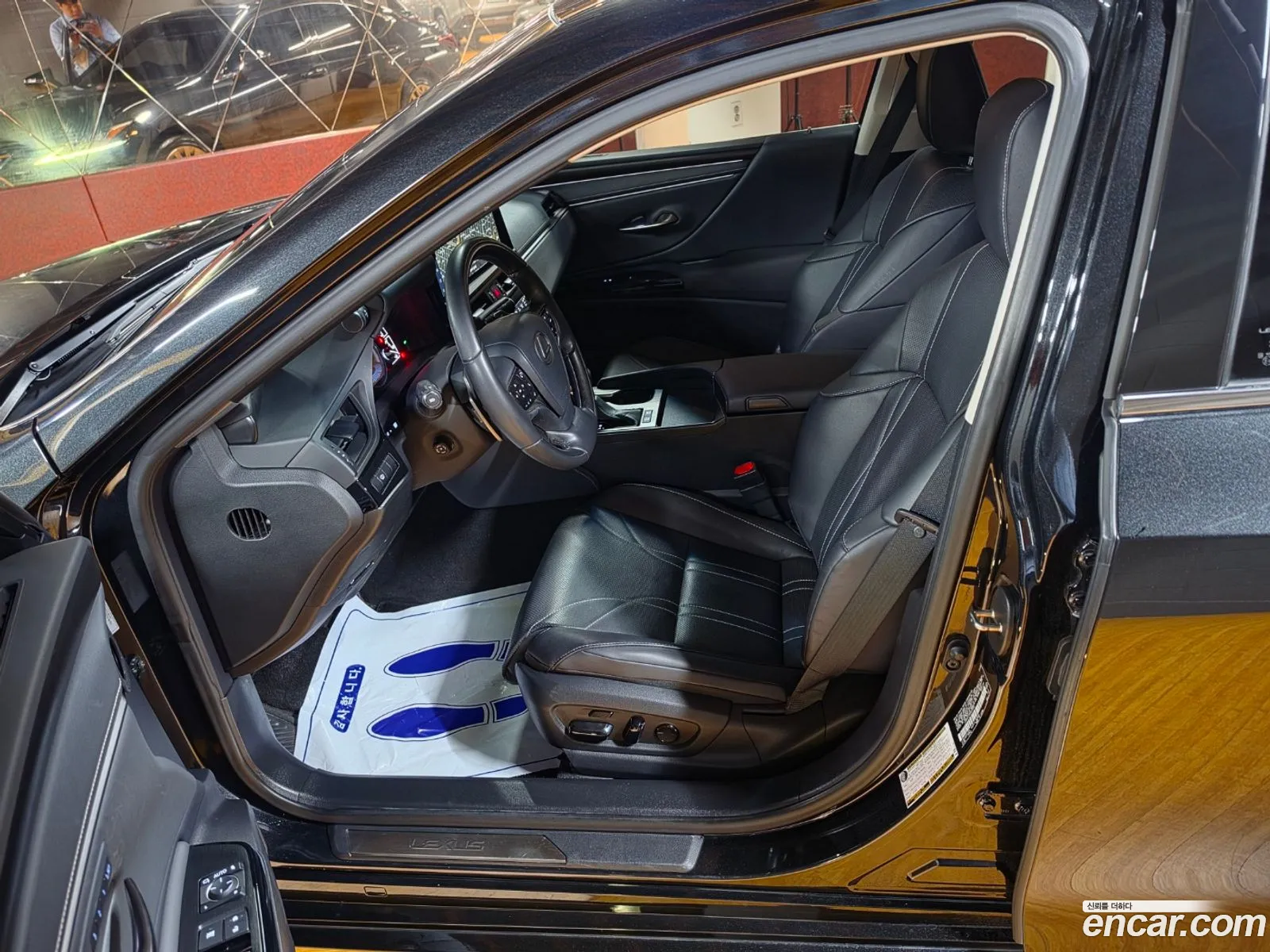 Lexus ES300h 7th Gen 2023 — 16
