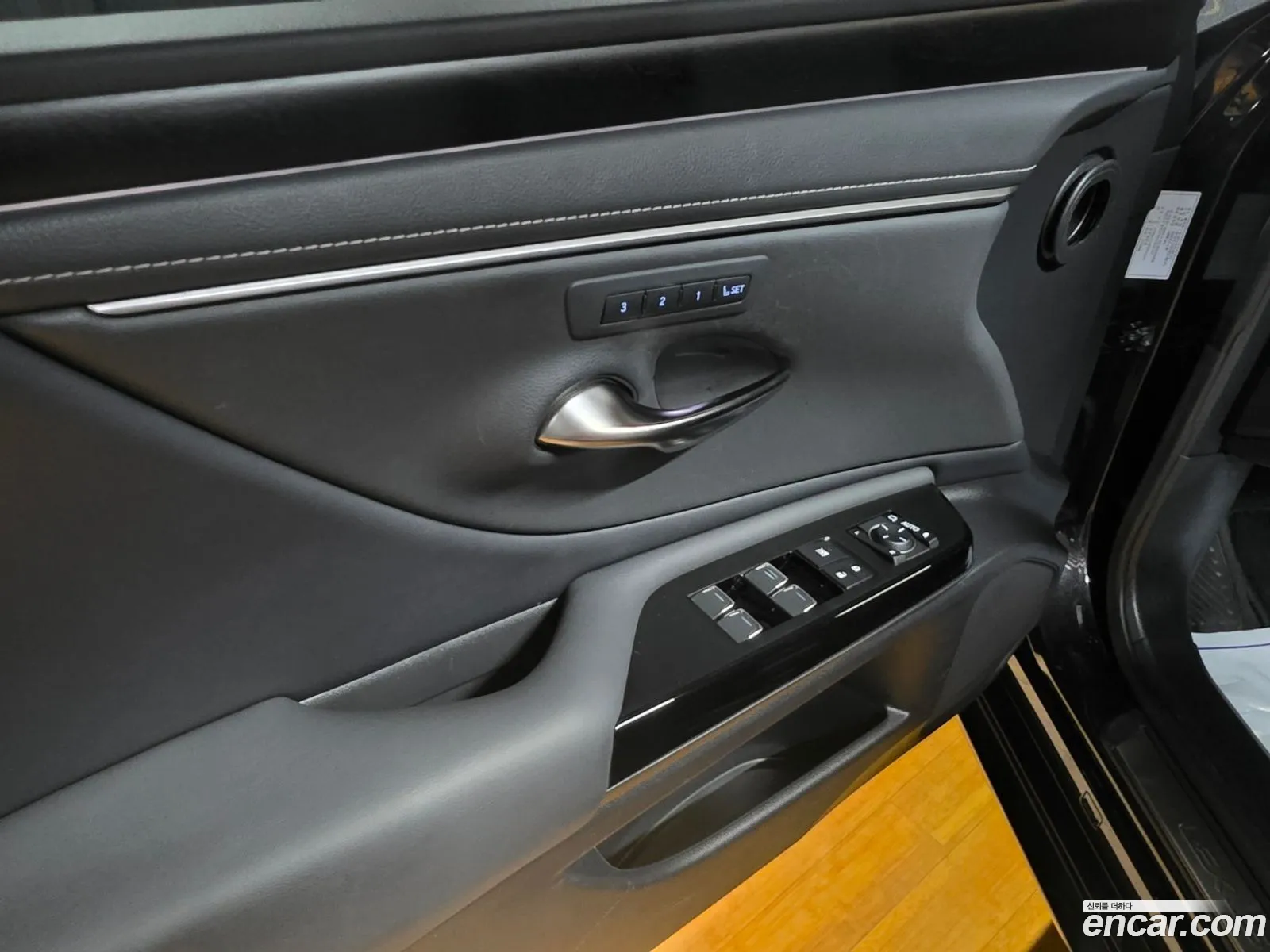 Lexus ES300h 7th Gen 2023 — 9