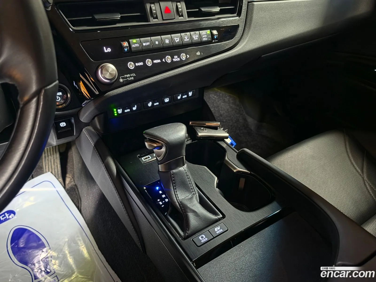 Lexus ES300h 7th Gen 2023 — 14