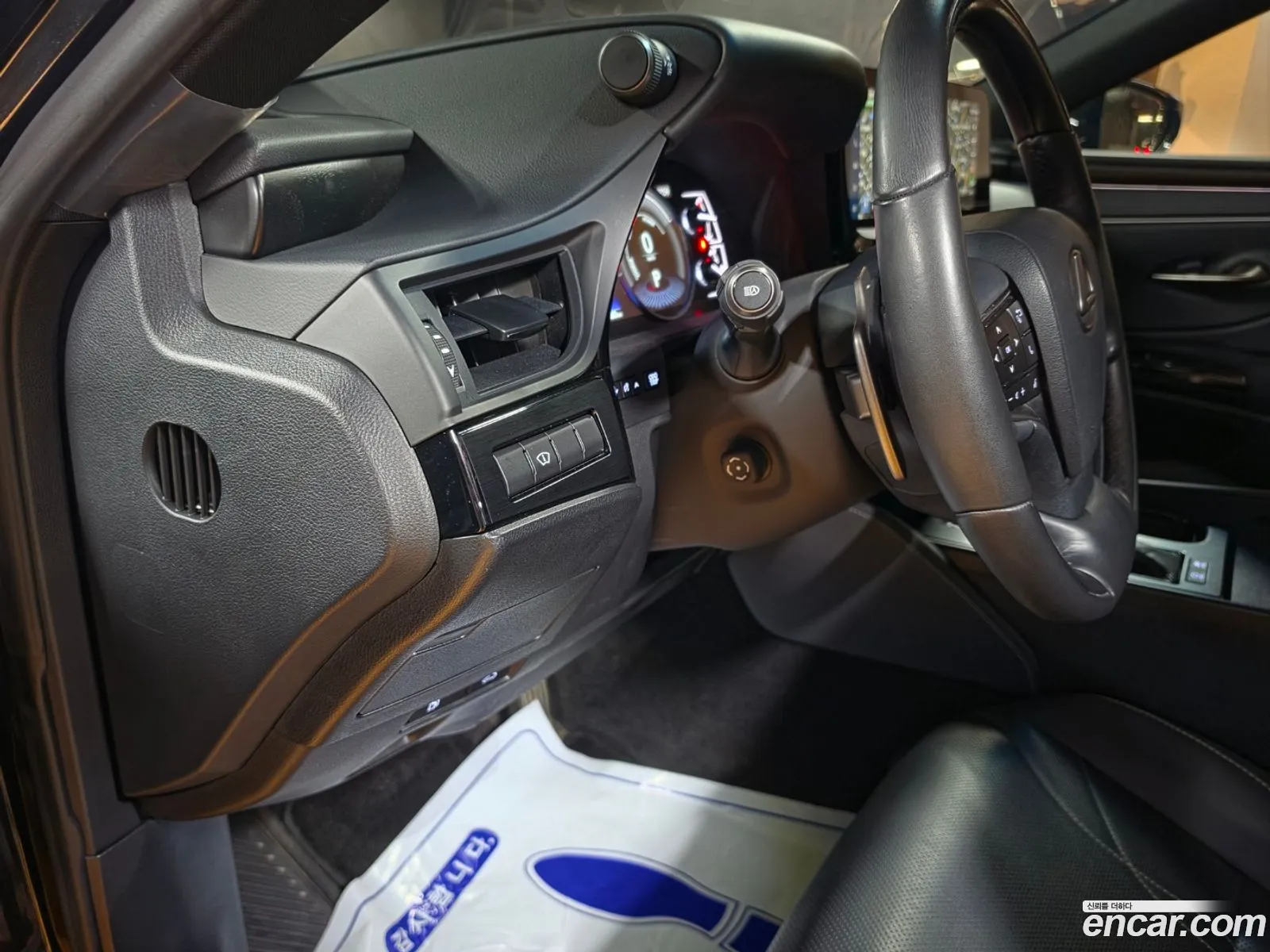 Lexus ES300h 7th Gen 2023 — 12