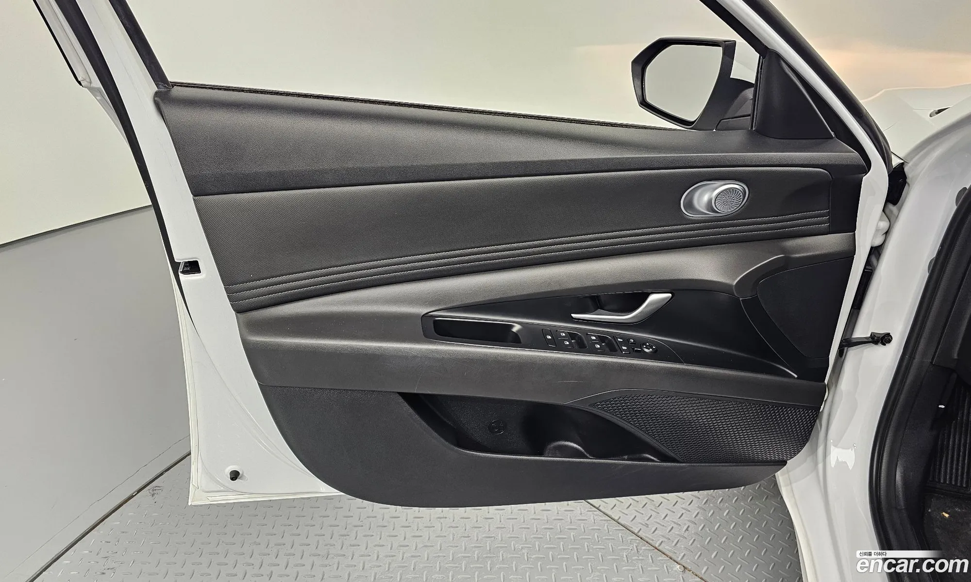 Hyundai Elantra Hybrid 2023 — 6