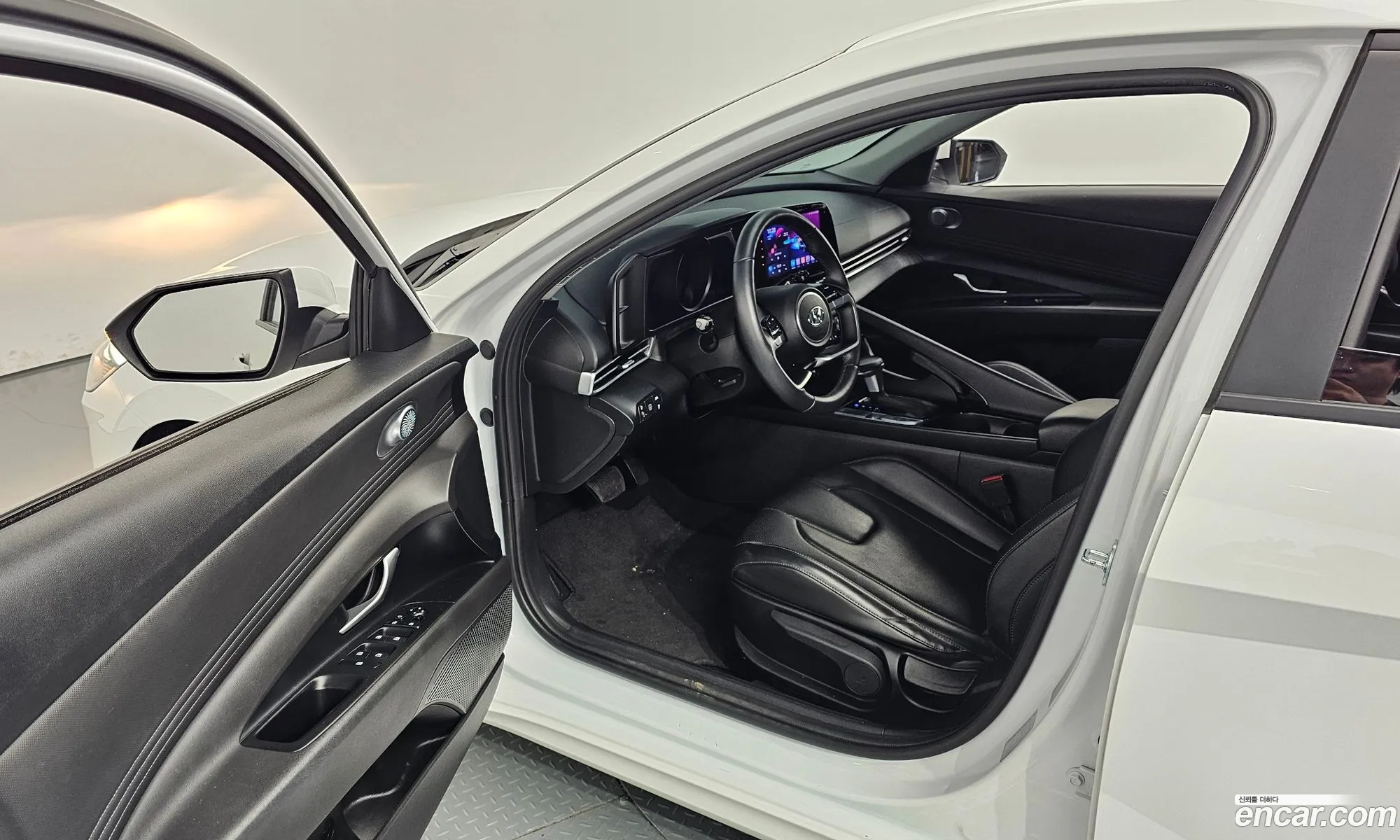 Hyundai Elantra Hybrid 2023 — 14