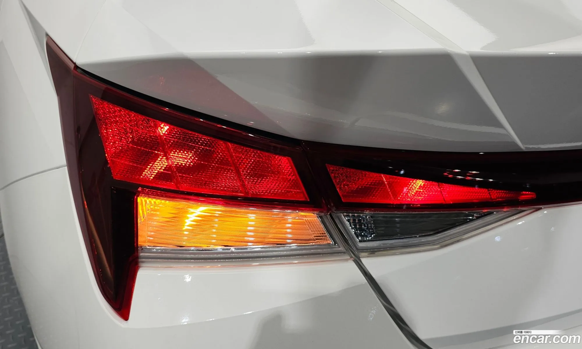Hyundai Elantra Hybrid 2023 — 22