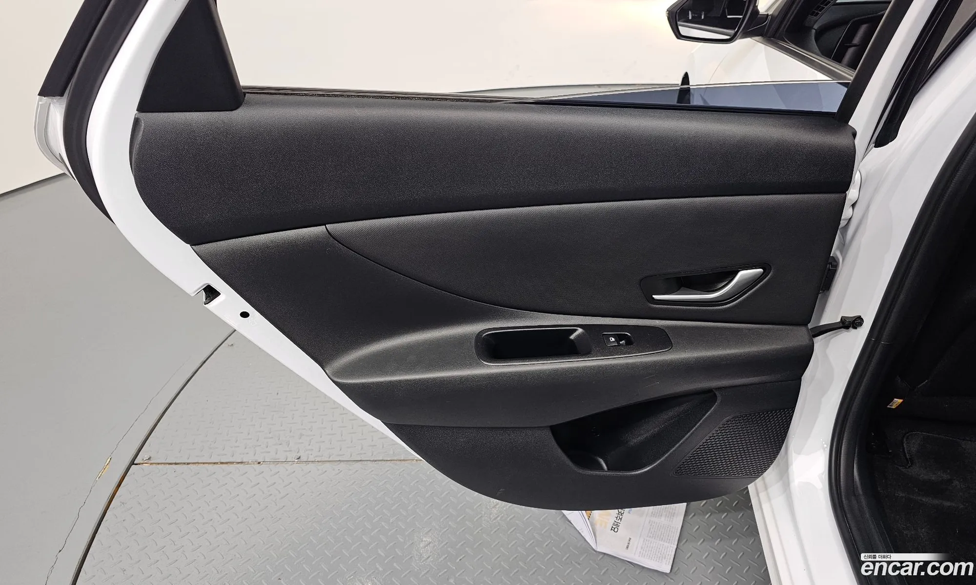 Hyundai Elantra Hybrid 2023 — 29