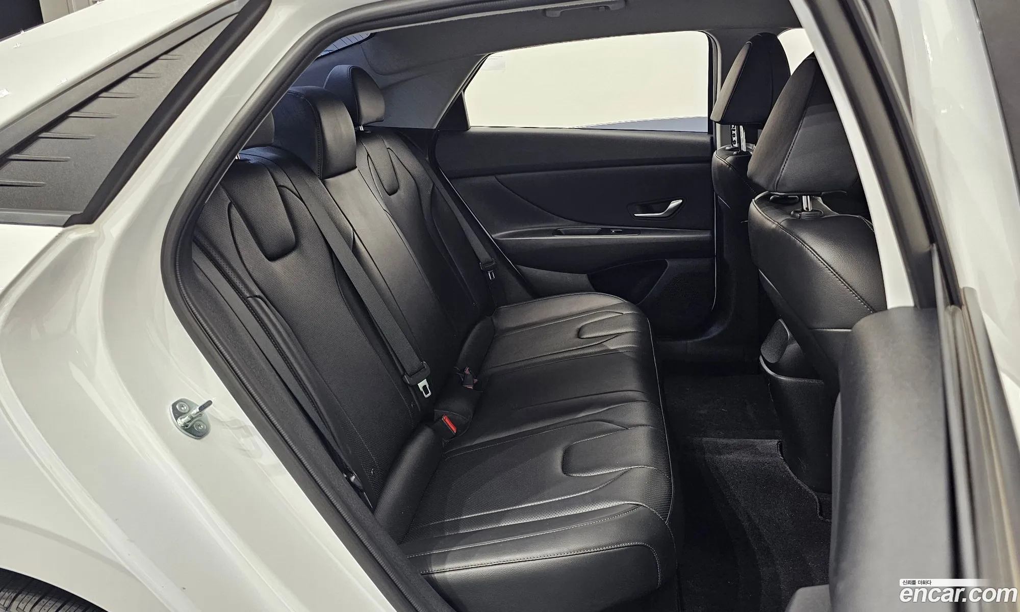 Hyundai Elantra Hybrid 2023 — 24