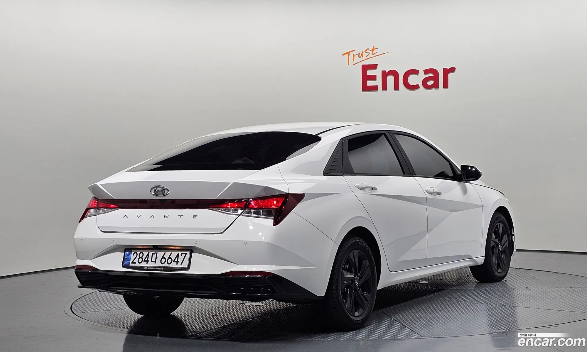 Hyundai Elantra Hybrid 2023 — 4