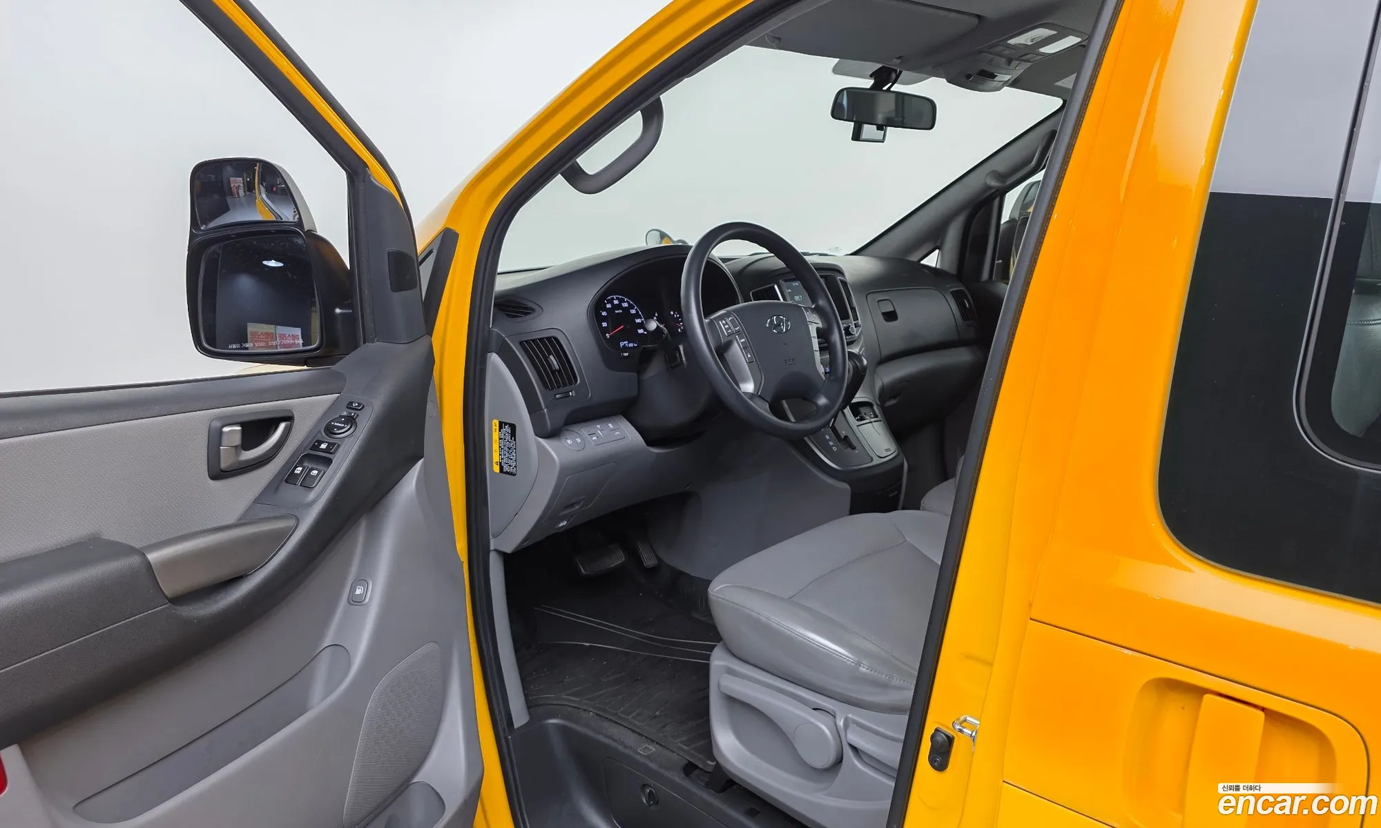 Hyundai Grand Starex 2020 — 28
