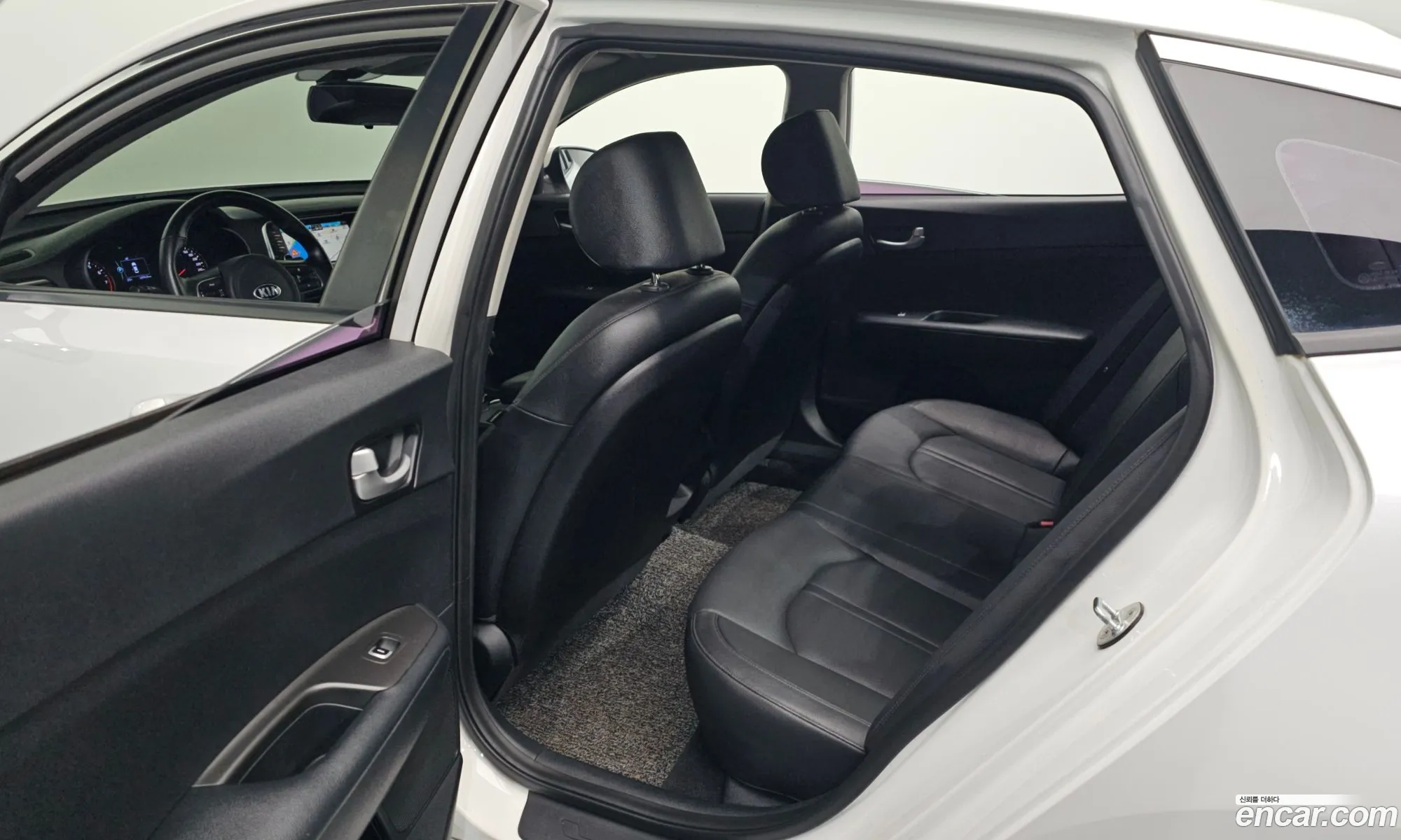Kia K5 2016 KNAGS416BGA104266 — 26
