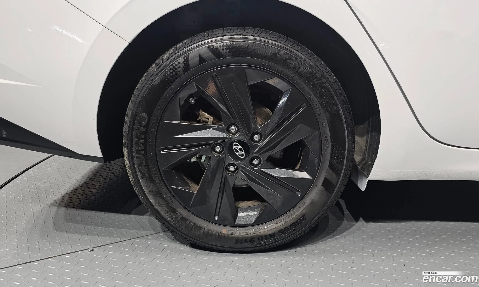 Hyundai Elantra Hybrid 2023 — 10
